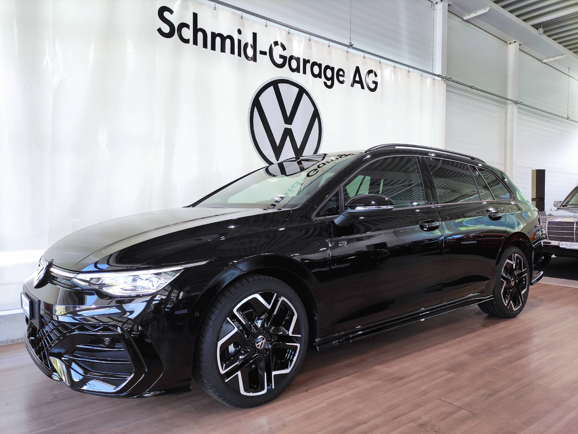VW Golf VIII Variant 1.5 eTSI R-Line DSG - 2