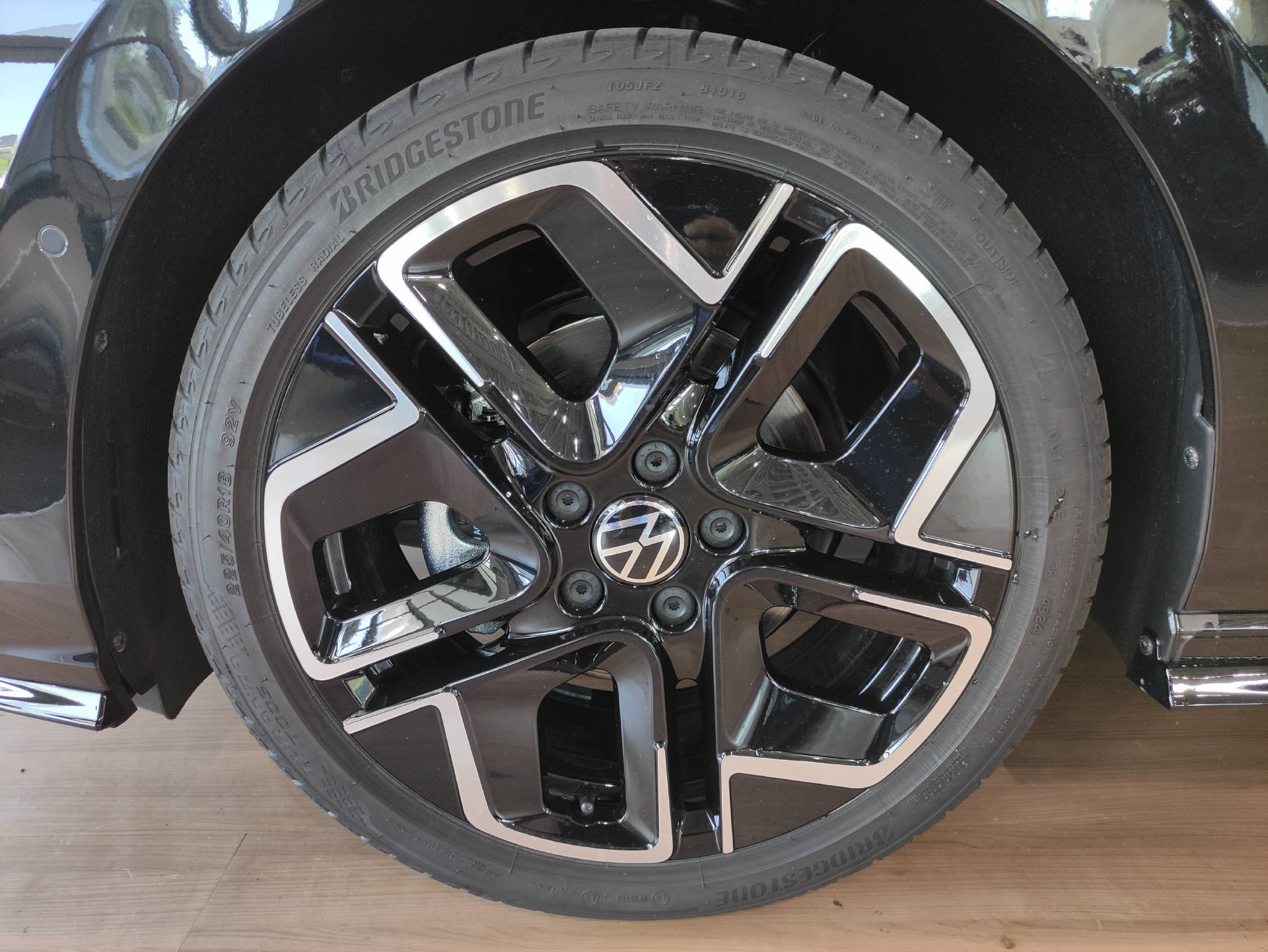 VW Golf VIII Variant 1.5 eTSI R-Line DSG - 4