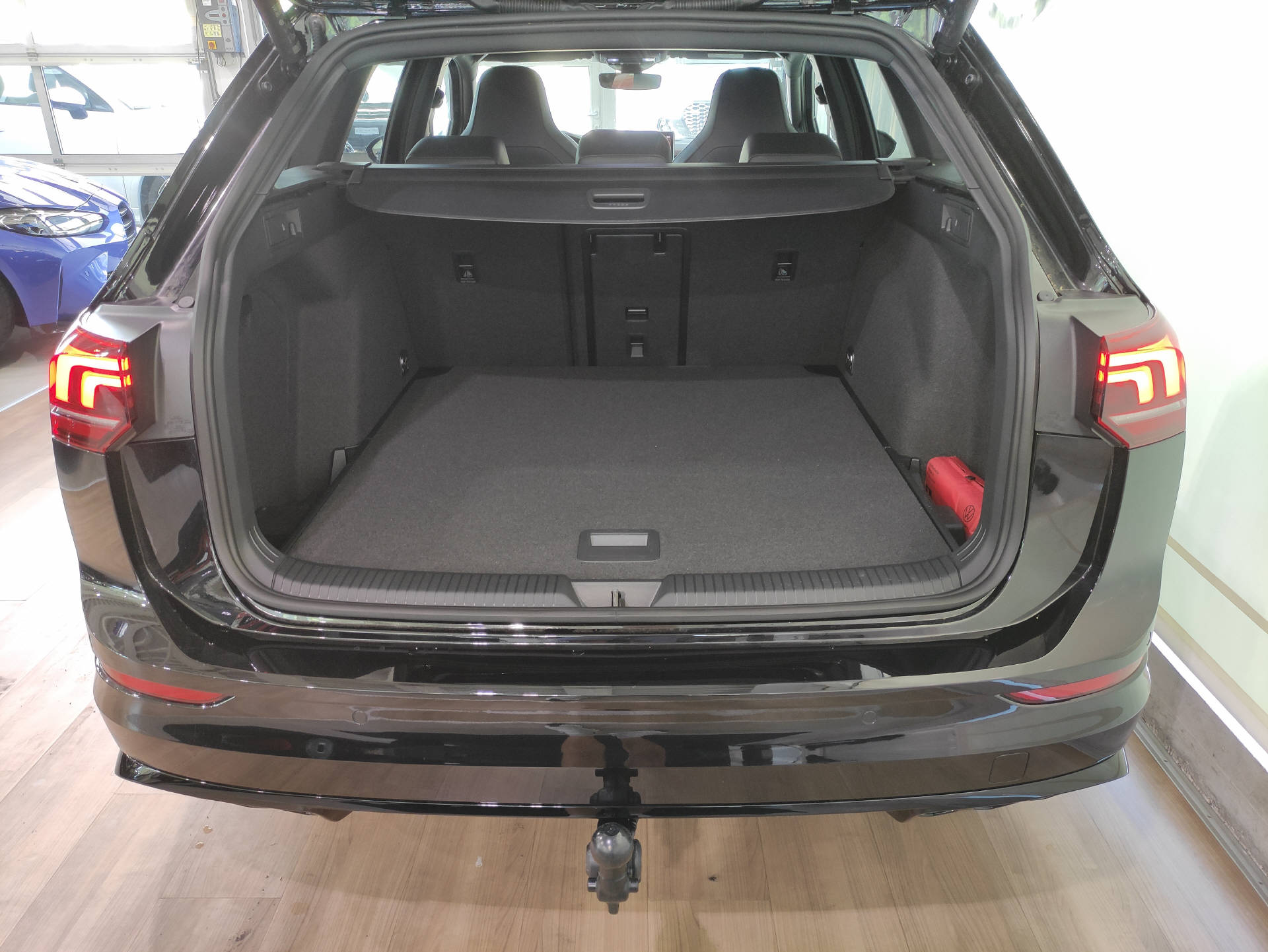 VW Golf VIII Variant 1.5 eTSI R-Line DSG - 14