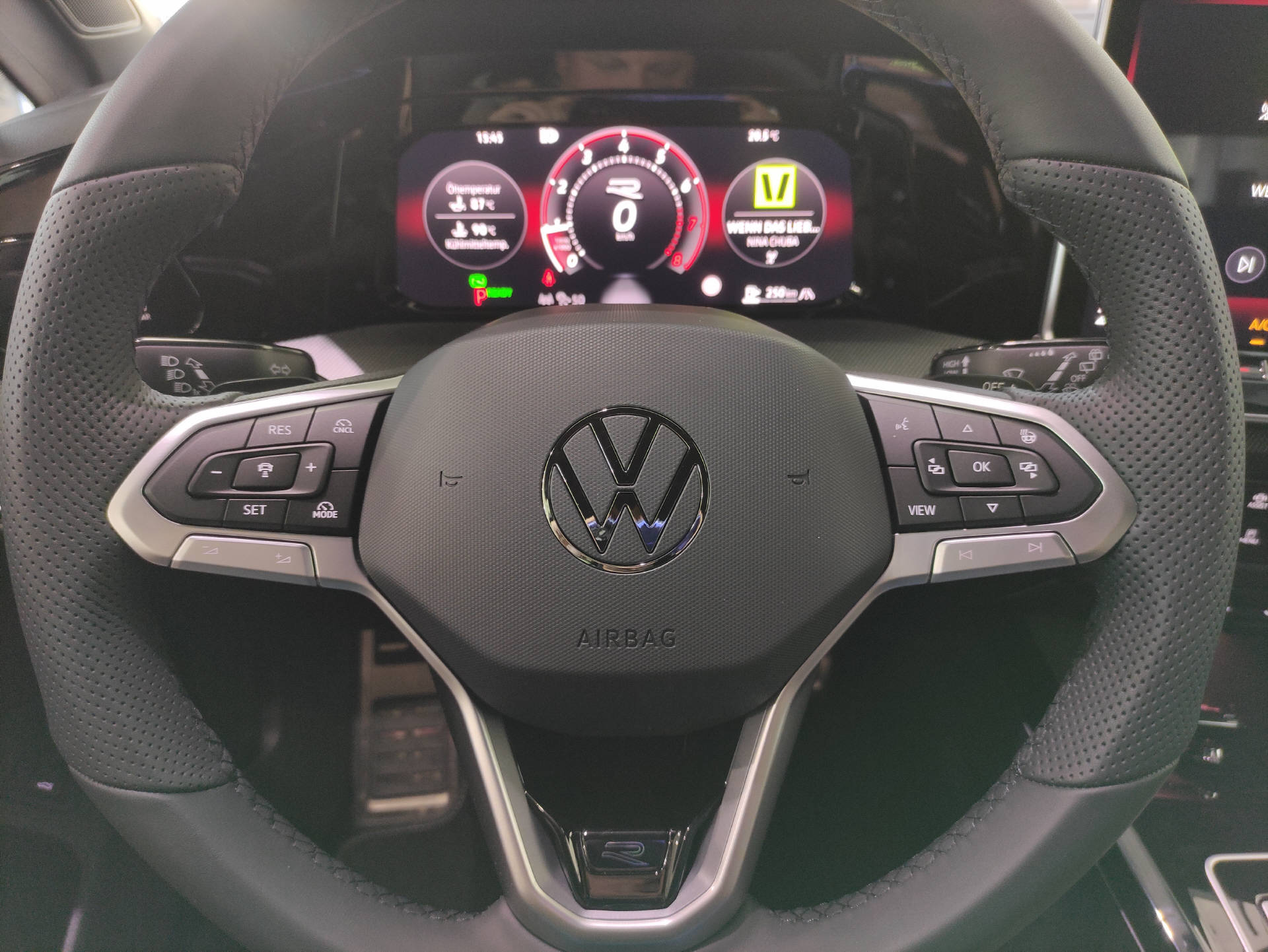 VW Golf VIII Variant 1.5 eTSI R-Line DSG - 7