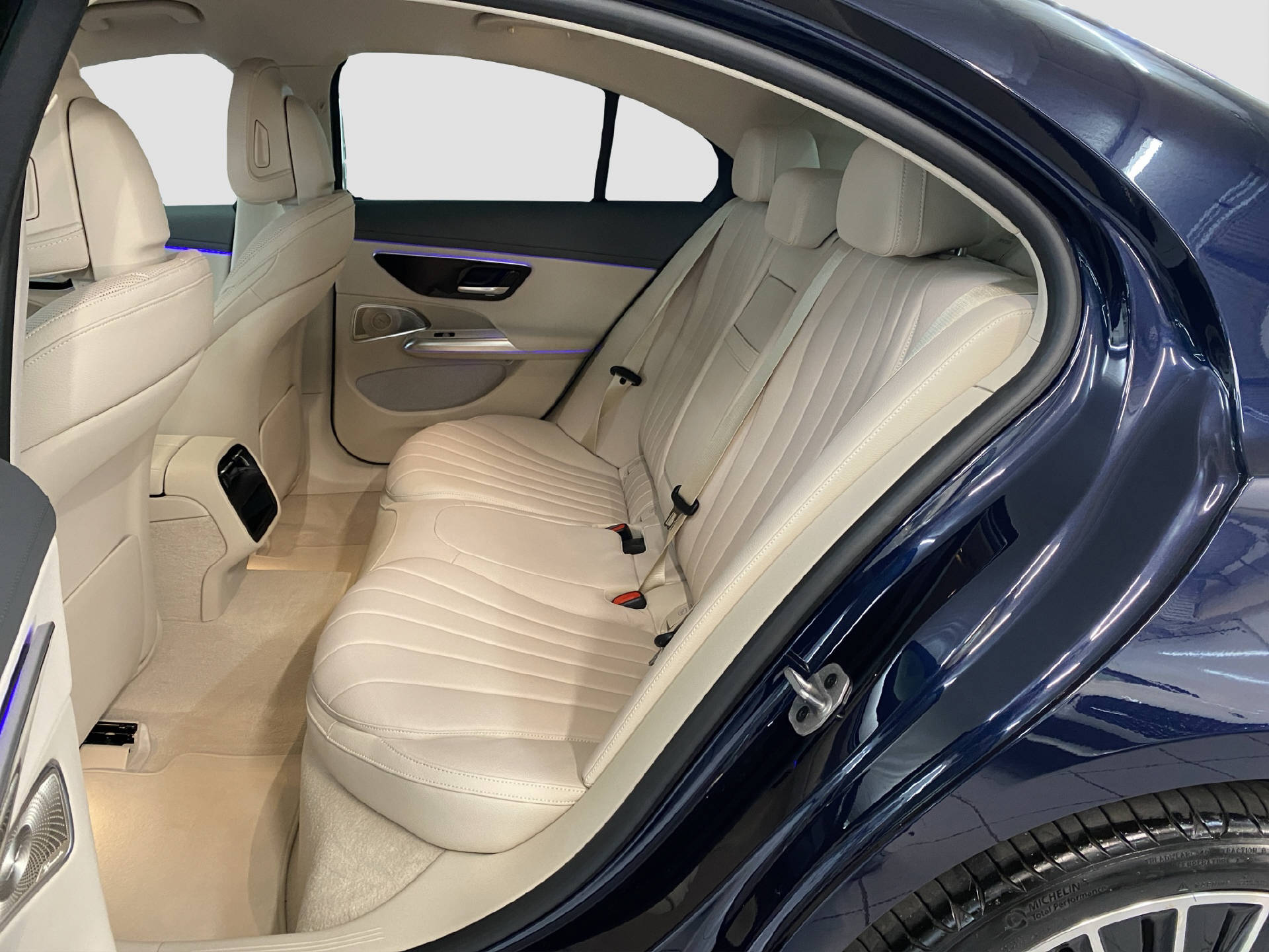 MERCEDES-BENZ E 400 e Exclusive 4MATIC - 11