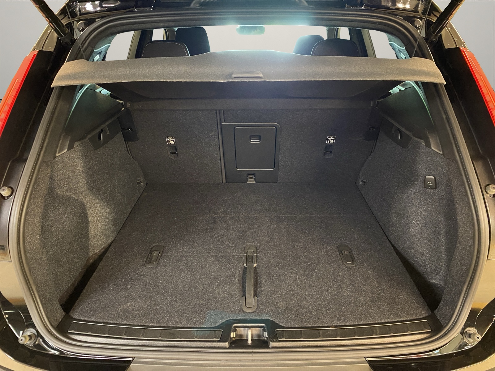 VOLVO XC40 2.0 B4 MH Plus Dark - 17