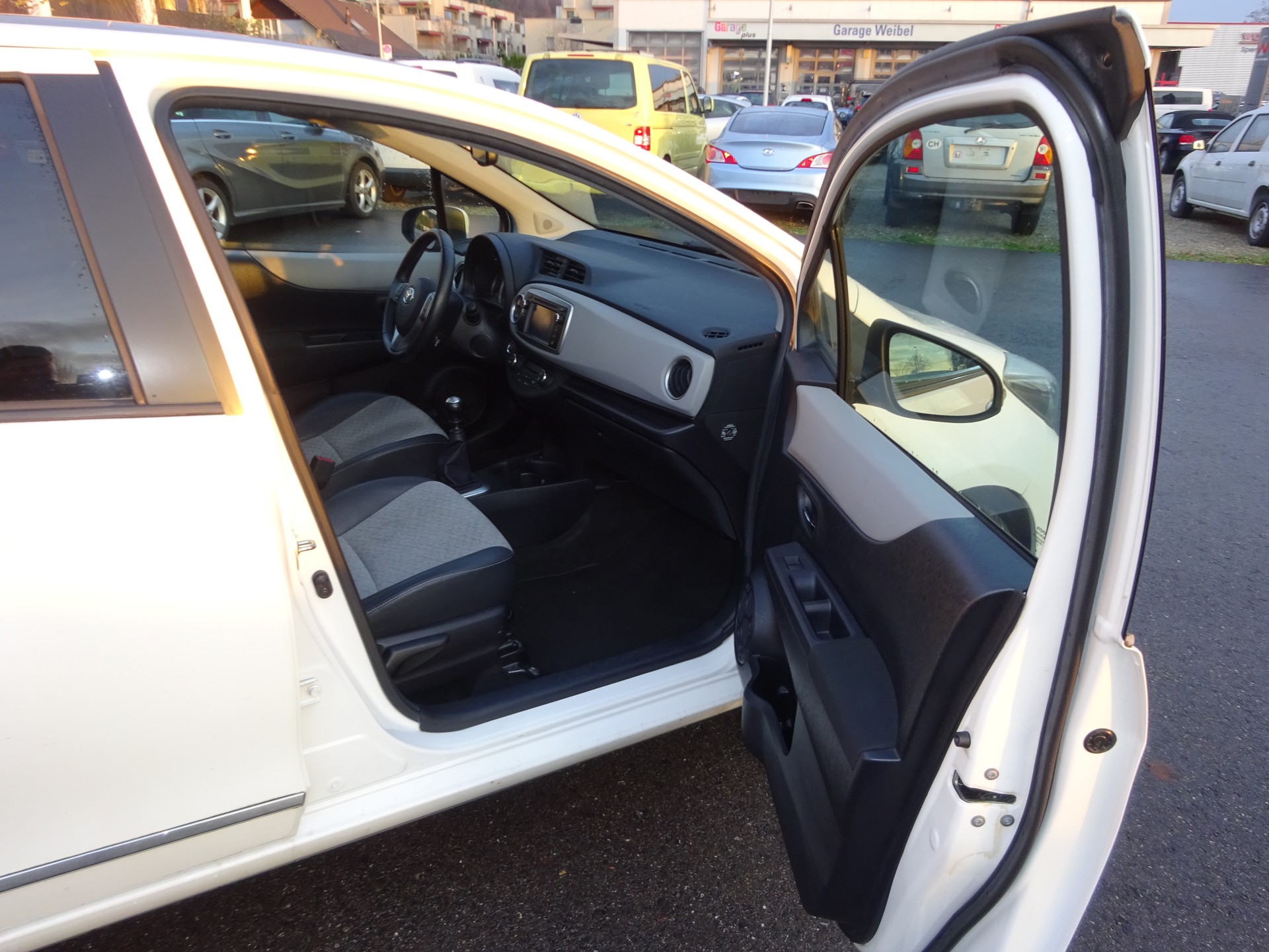 TOYOTA Yaris 1.33 Sol Premium - 4