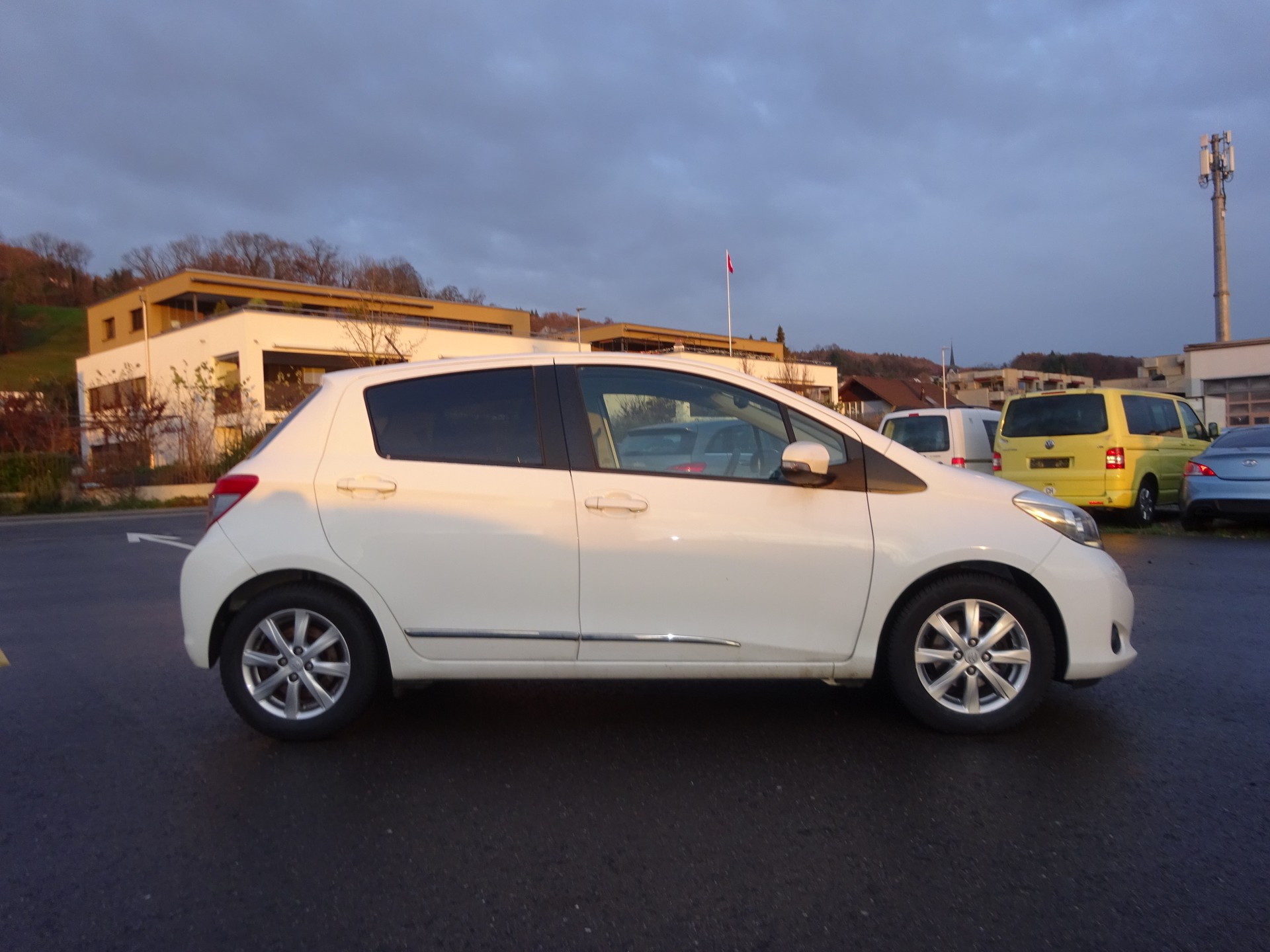 TOYOTA Yaris 1.33 Sol Premium - 3