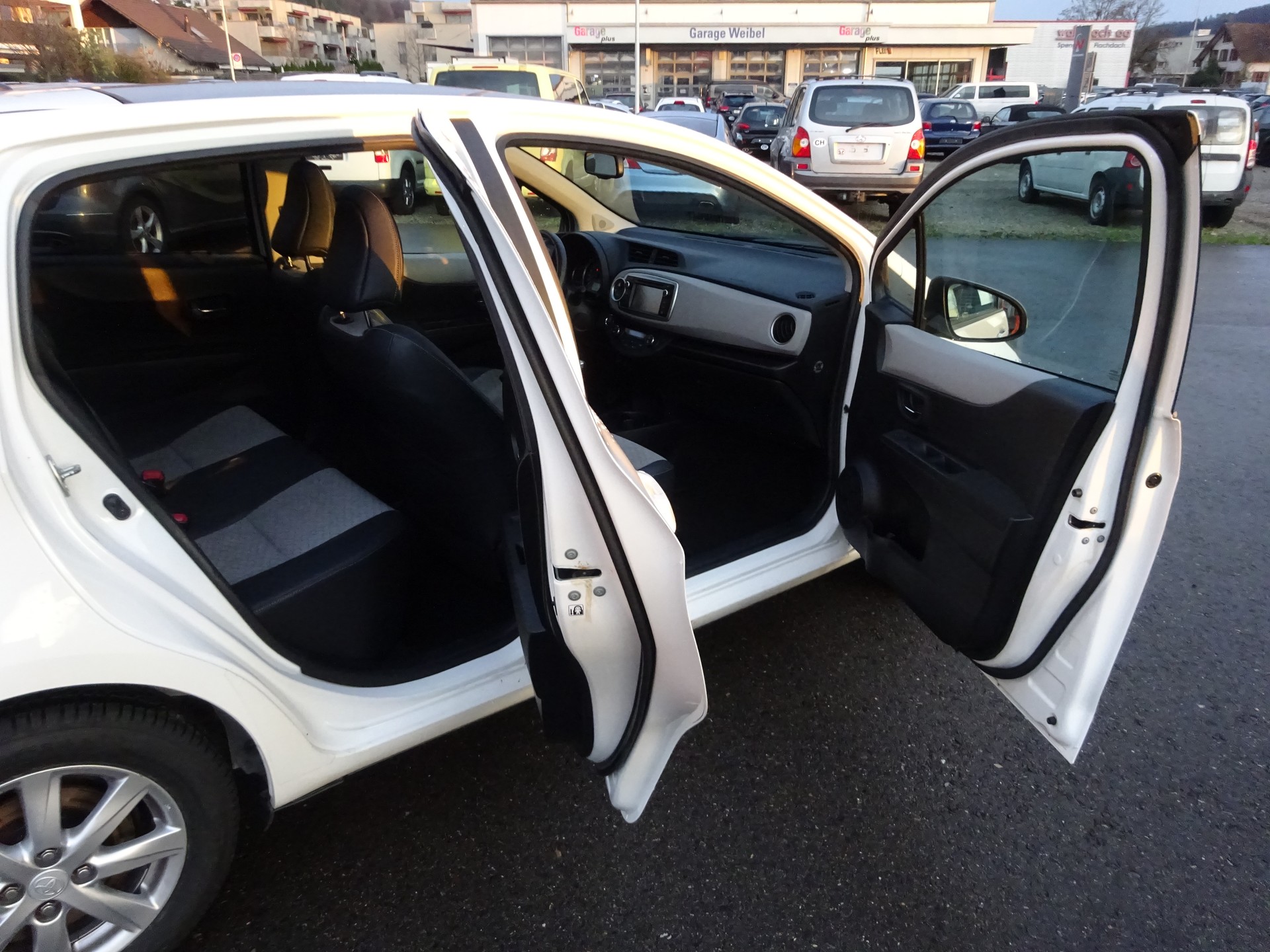 TOYOTA Yaris 1.33 Sol Premium - 5