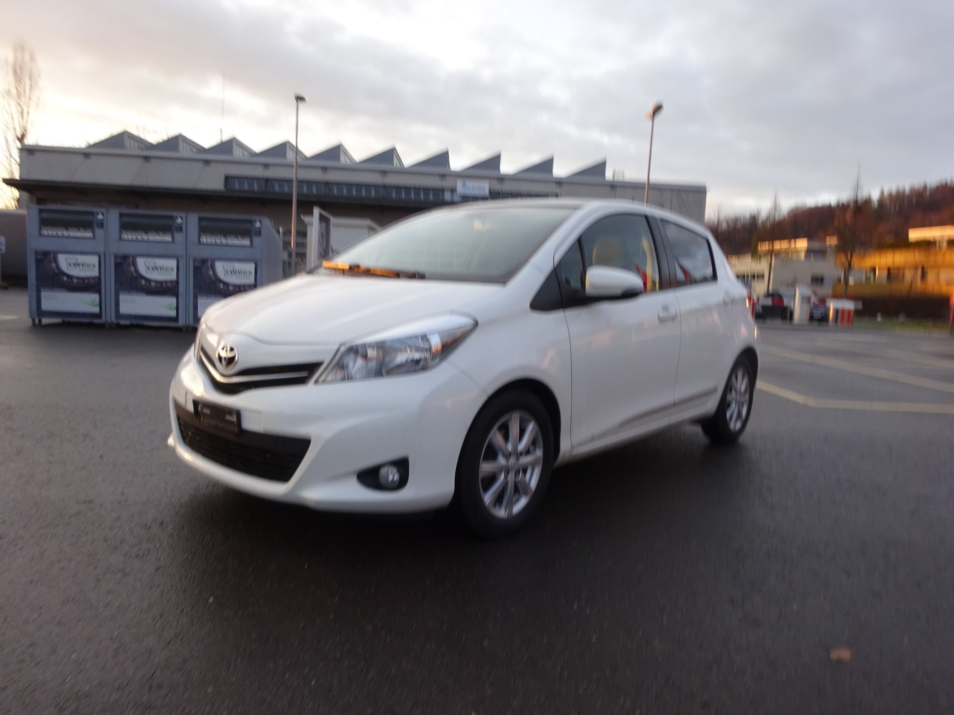TOYOTA Yaris 1.33 Sol Premium