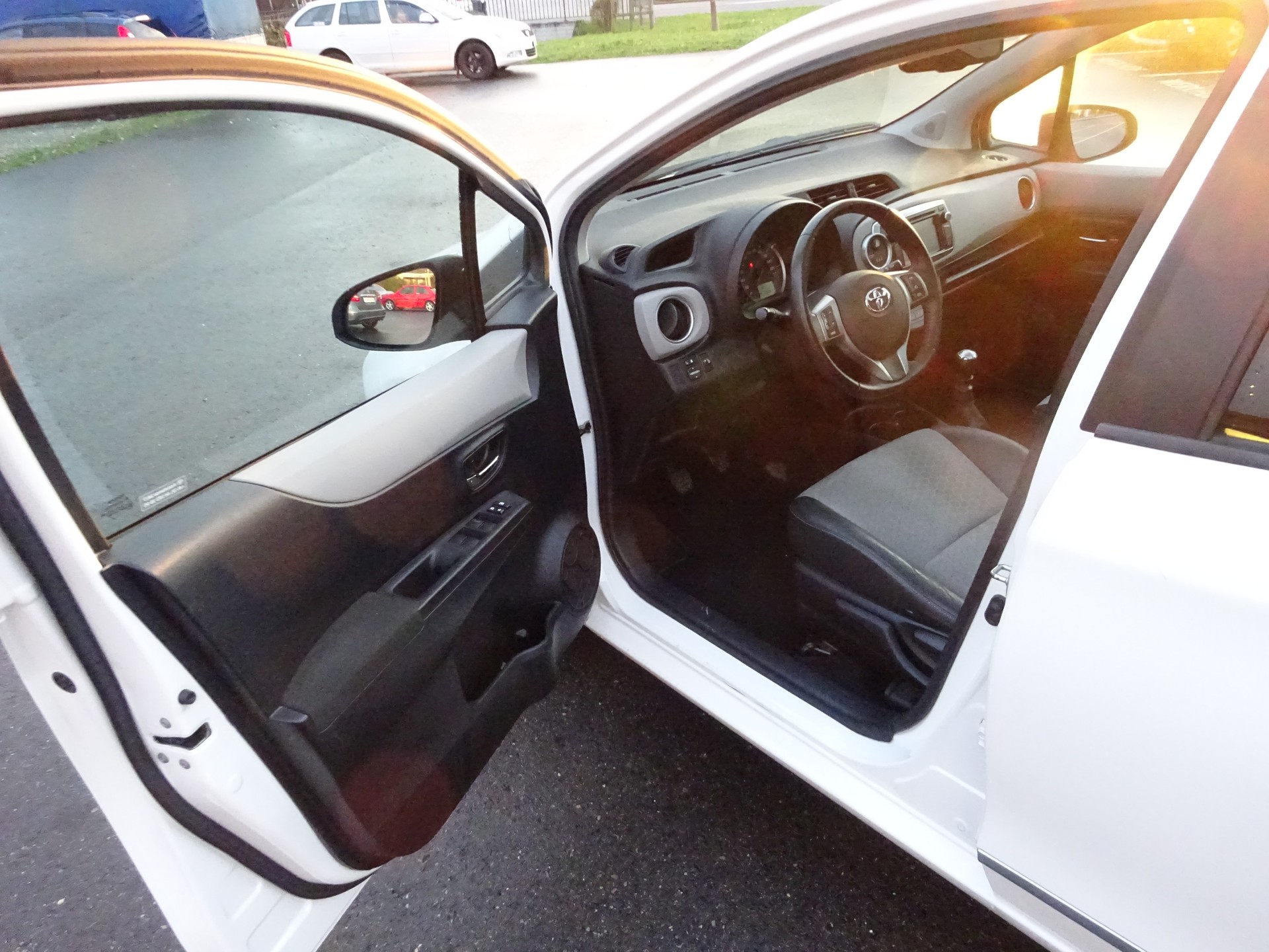 TOYOTA Yaris 1.33 Sol Premium - 8