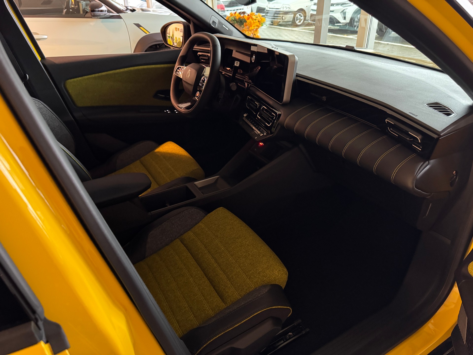 RENAULT R5 E-Tech Comfort Range 52 kWh Iconic Five - 6