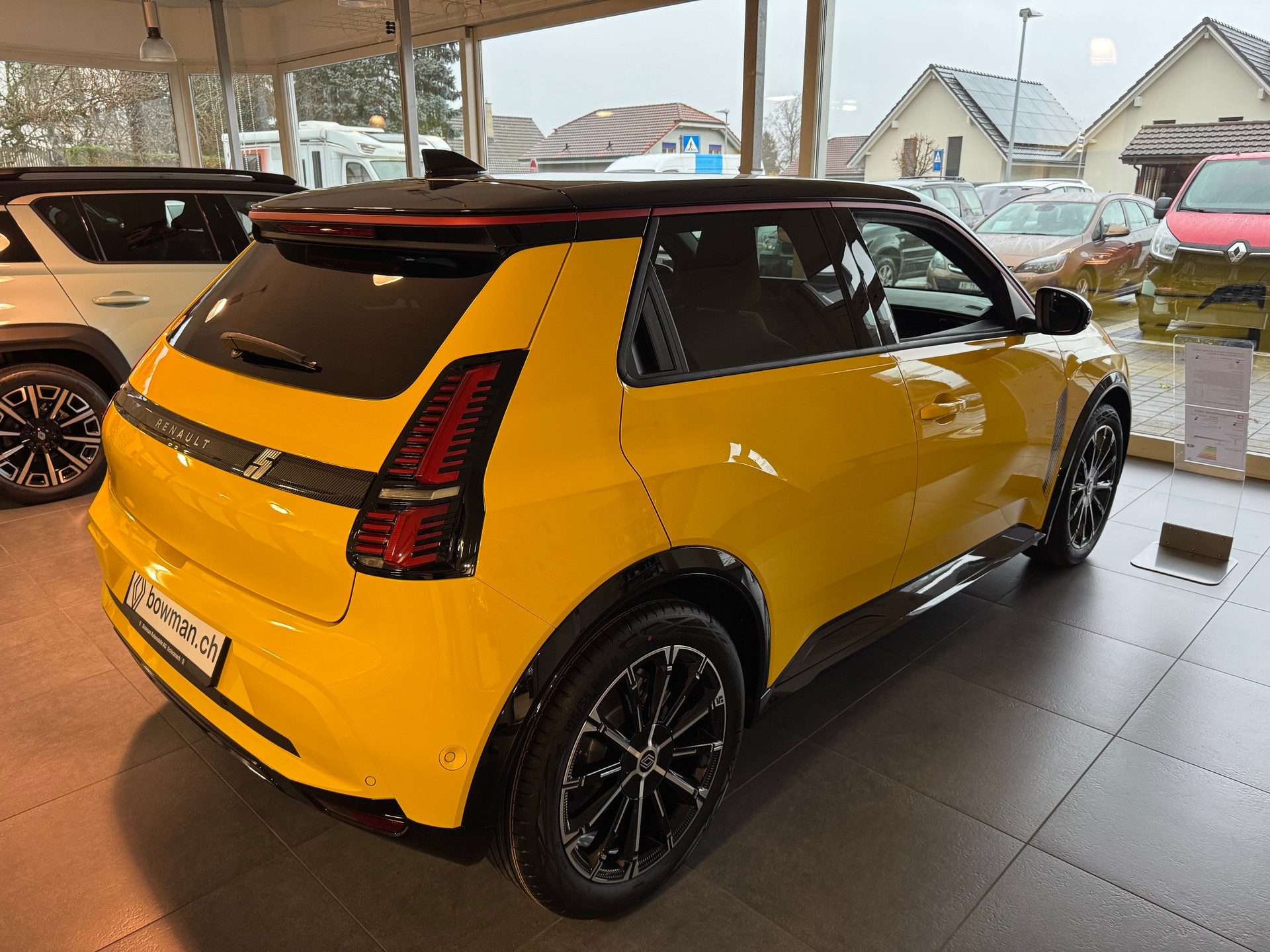 RENAULT R5 E-Tech Comfort Range 52 kWh Iconic Five - 4