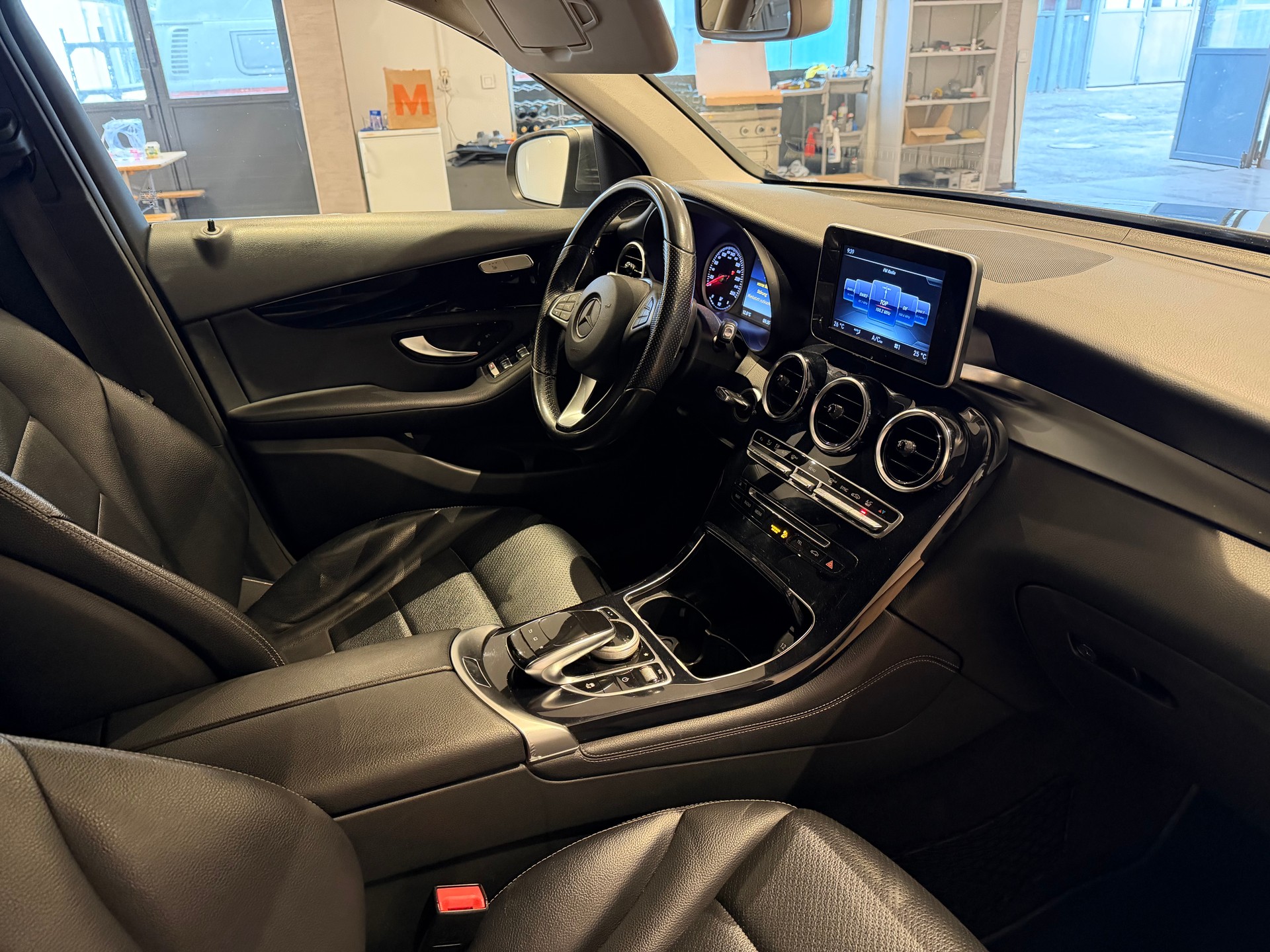 MERCEDES-BENZ GLC 220 d AMG Line 4m - 8