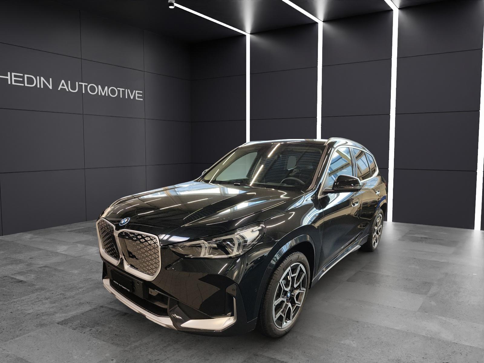 BMW iX1 30 xDrive SUV / Geländewagen