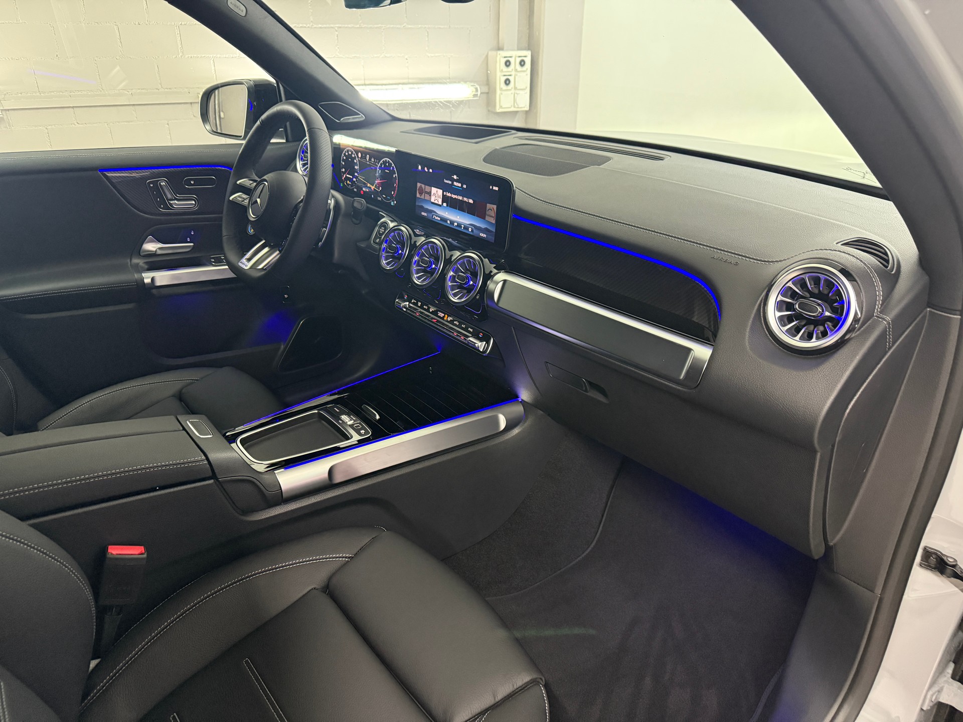 MERCEDES-BENZ AMG GLB 35 4MATIC - 11