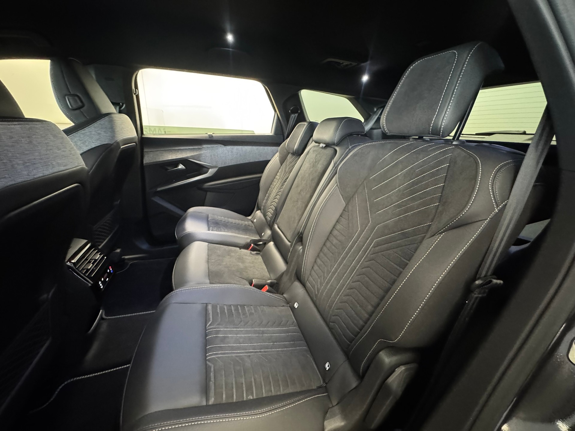 PEUGEOT 5008 210 73kWh Allure - 7