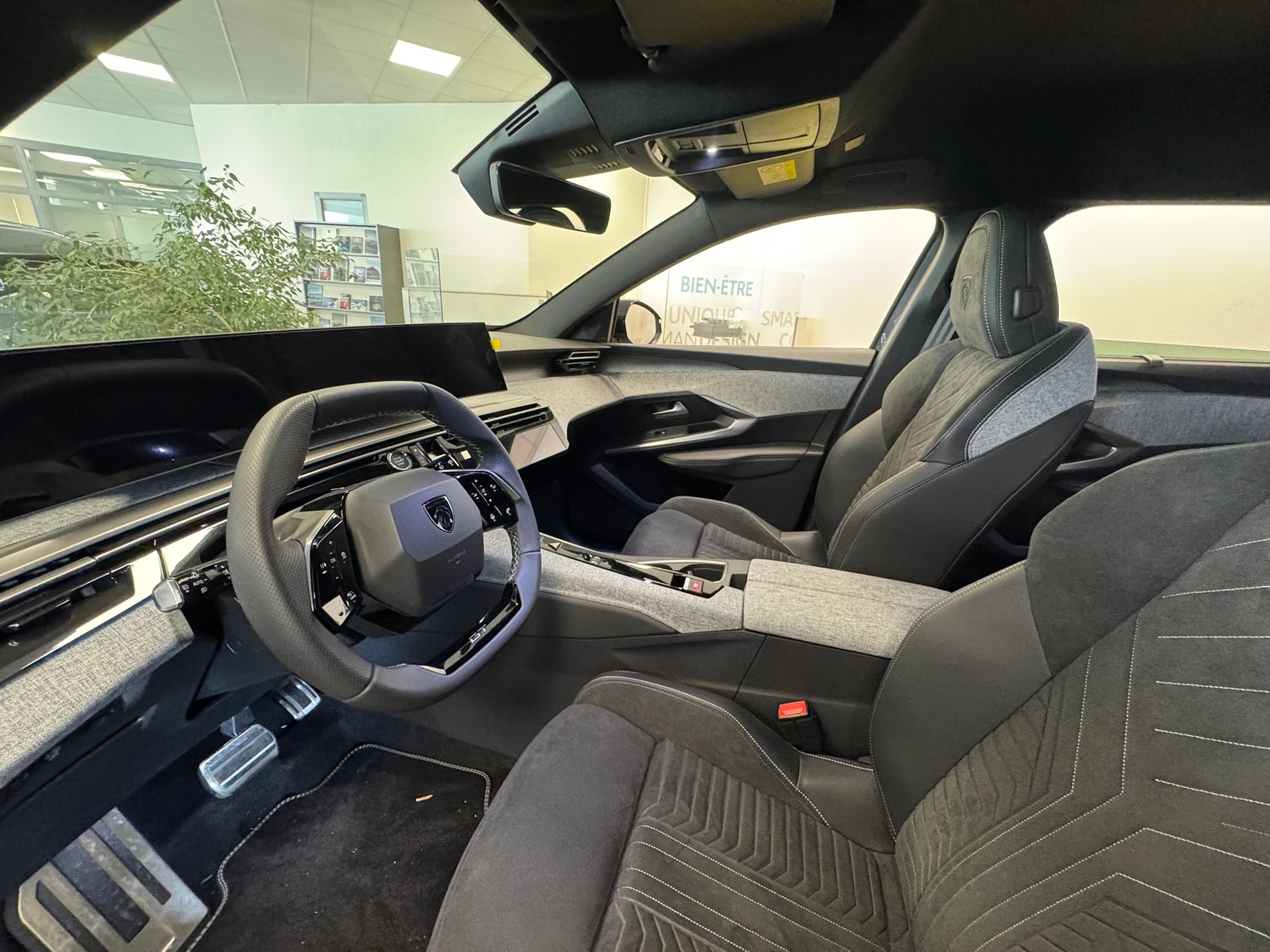 PEUGEOT 5008 210 73kWh Allure - 6