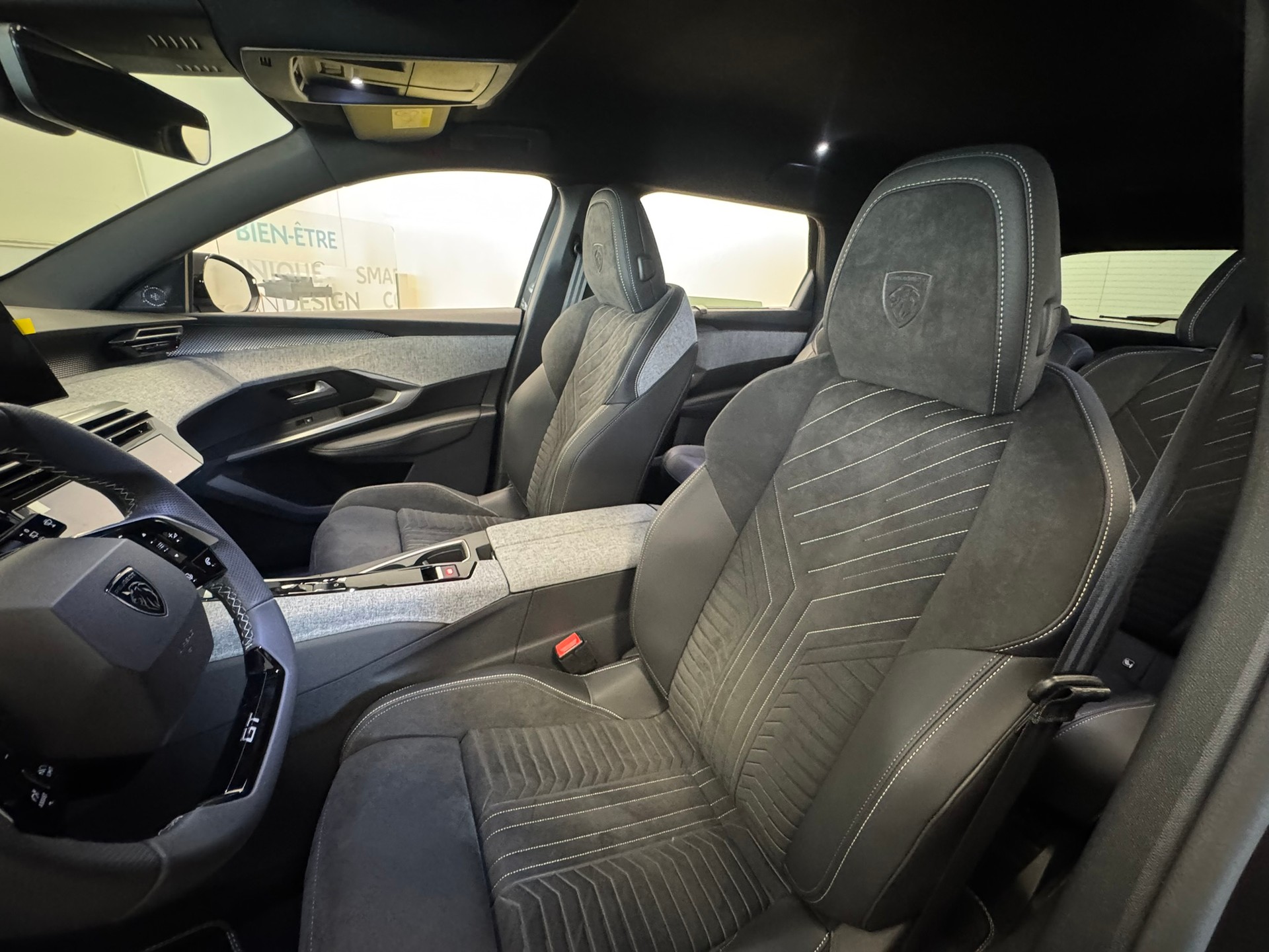 PEUGEOT 5008 210 73kWh Allure - 5