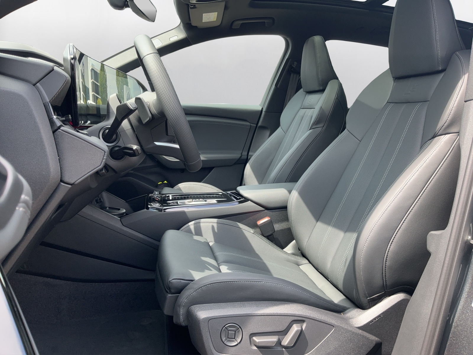 AUDI Q6 e-tron quattro - 10