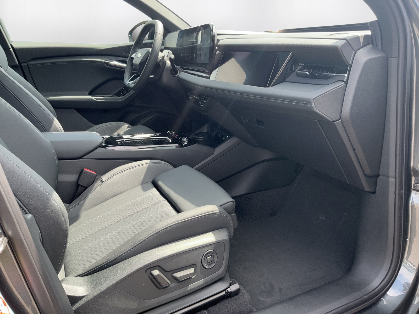 AUDI Q6 e-tron quattro - 14
