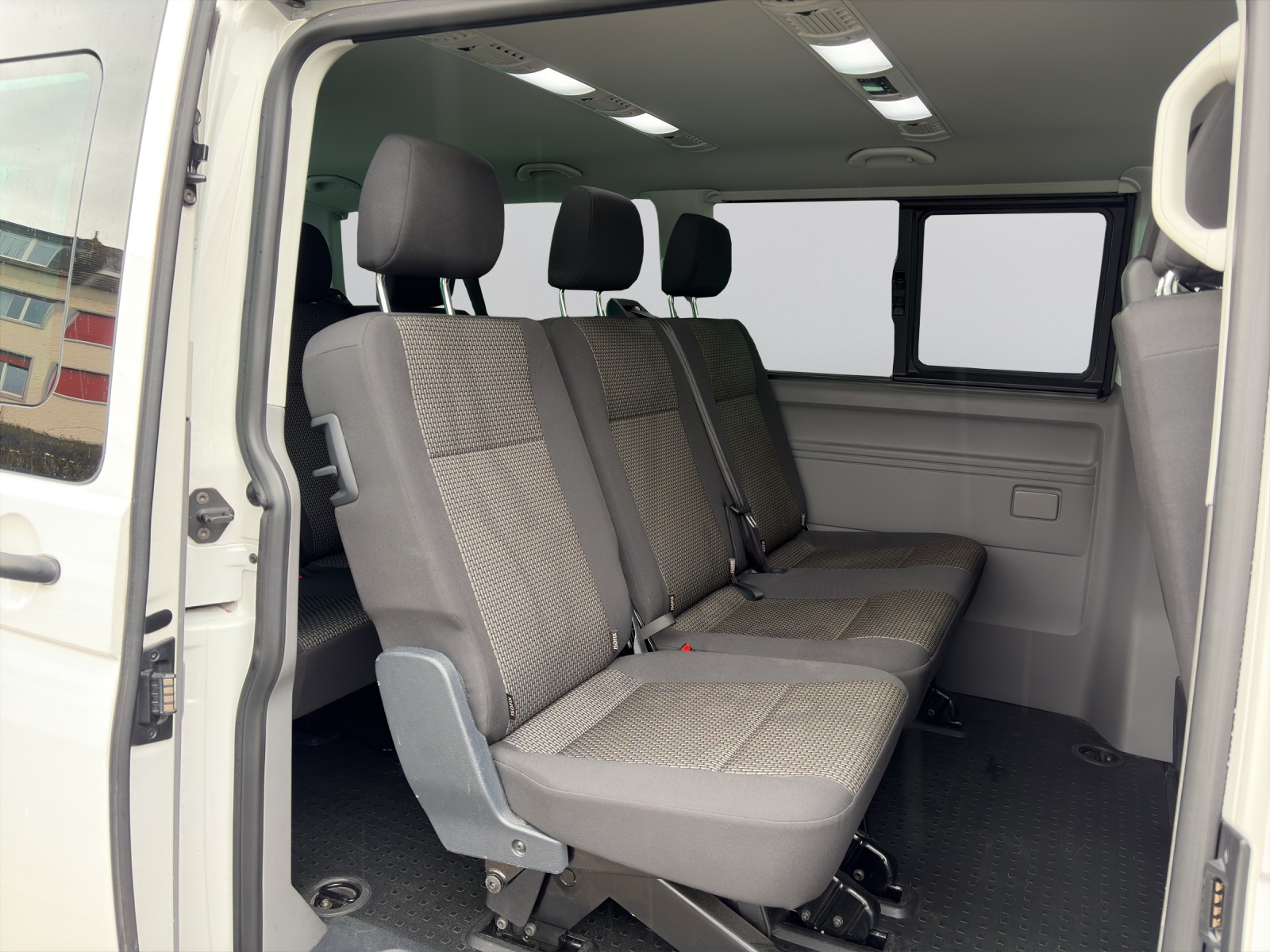 VW T6.1 2.0 TDI DSG - 11