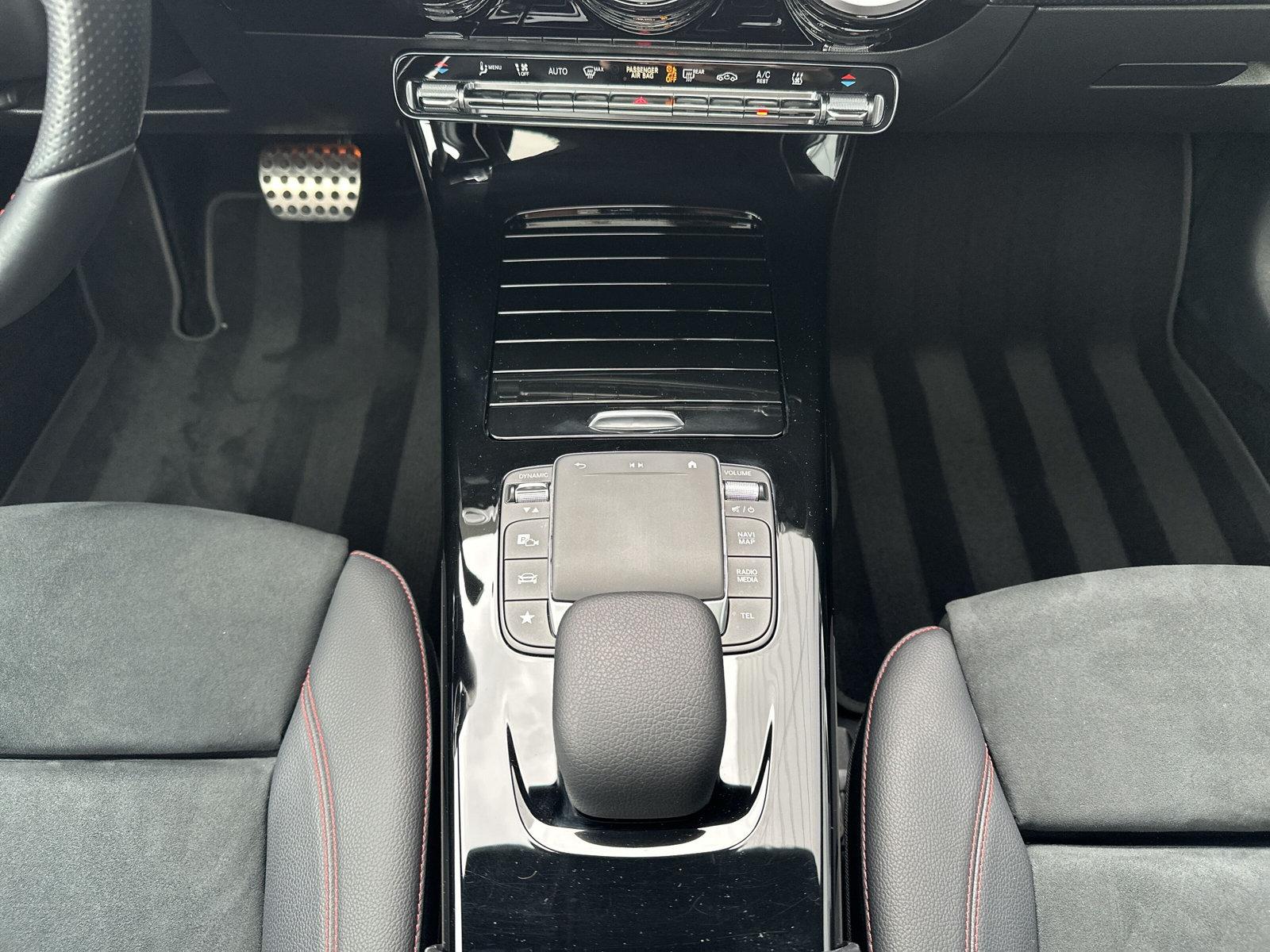 MERCEDES-BENZ A 250 e AMG Line (CH) - 21