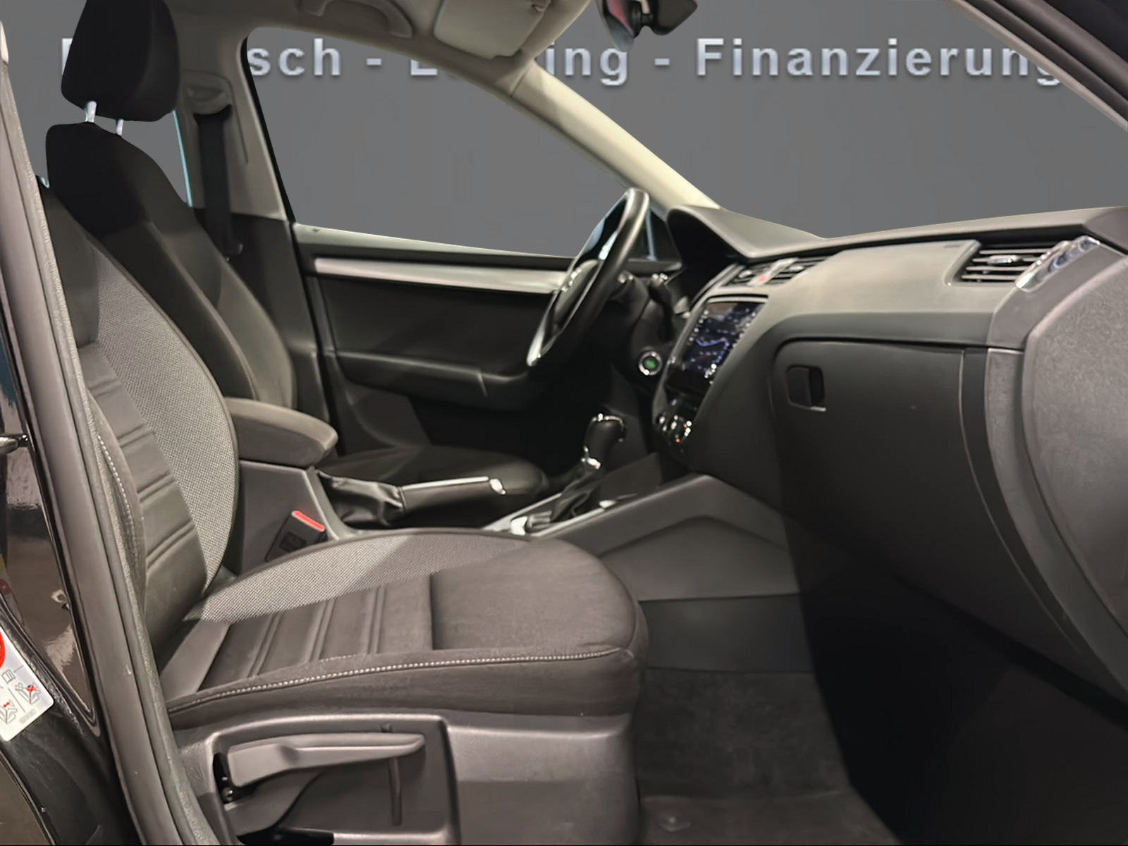 SKODA Octavia Combi 1.6 TDI Ambition DSG - 11