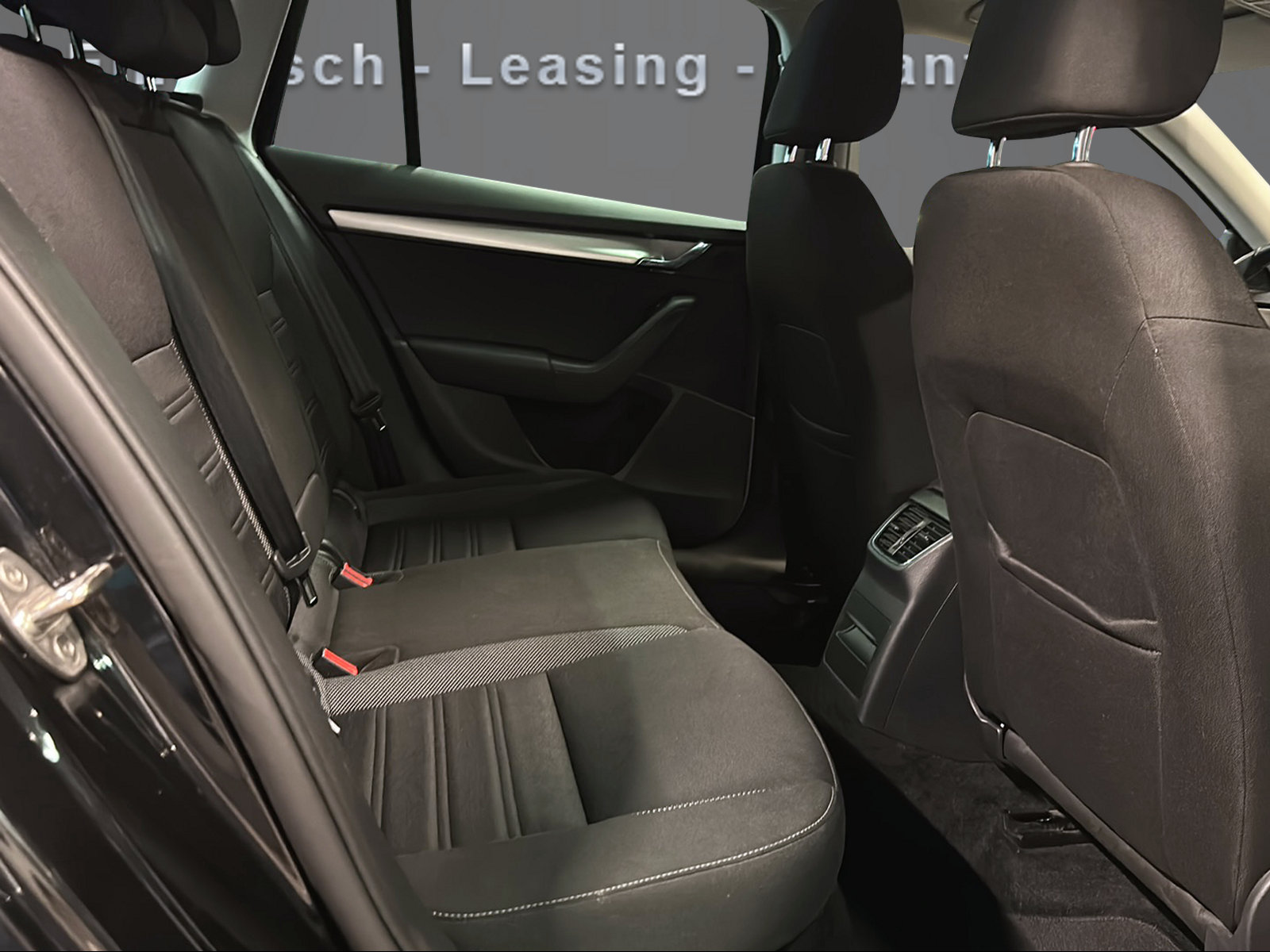 SKODA Octavia Combi 1.6 TDI Ambition DSG - 13