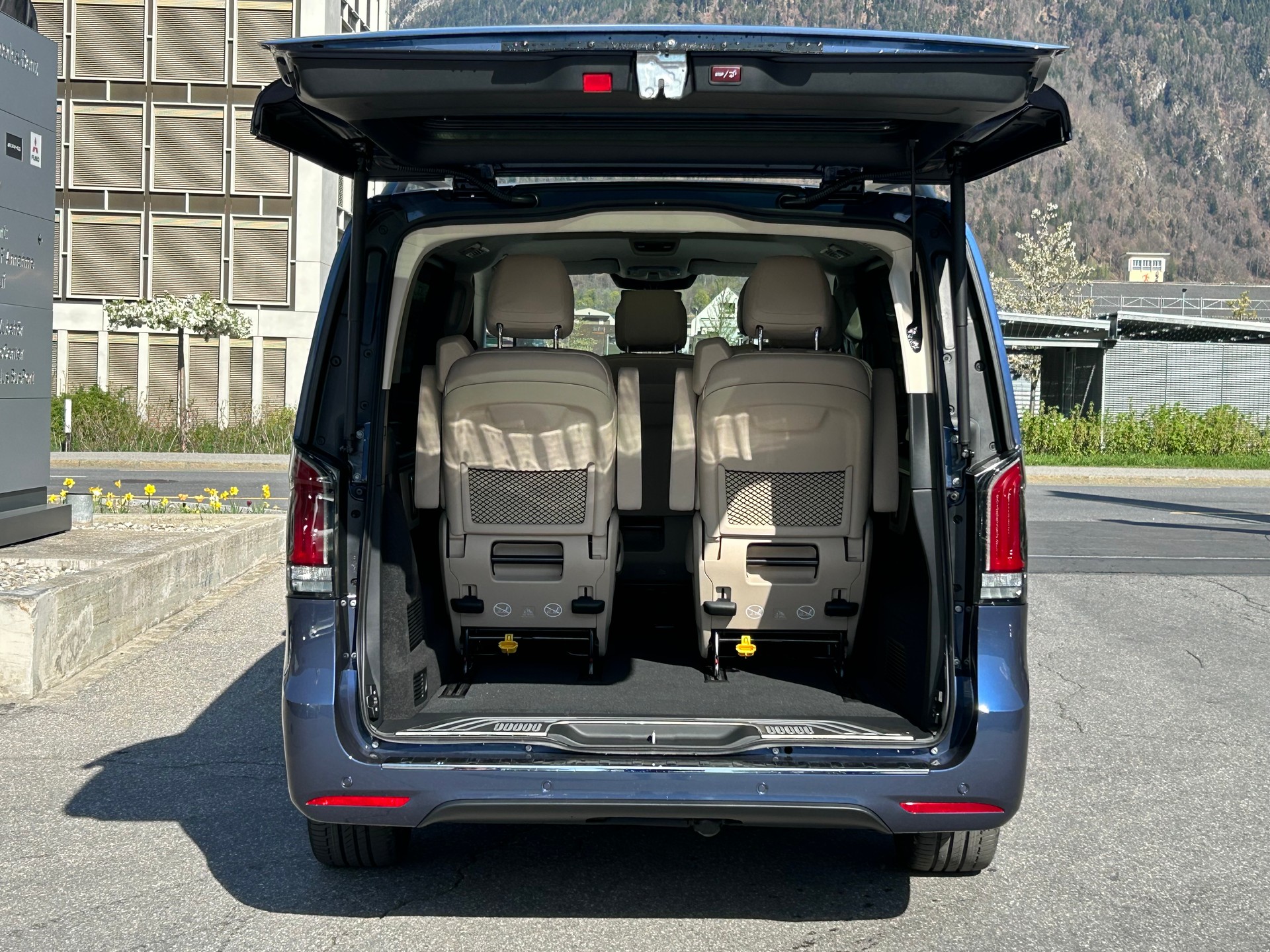 MERCEDES-BENZ V 300 d EXCLUSIVE Swiss Edition Lang 4MATIC - 13