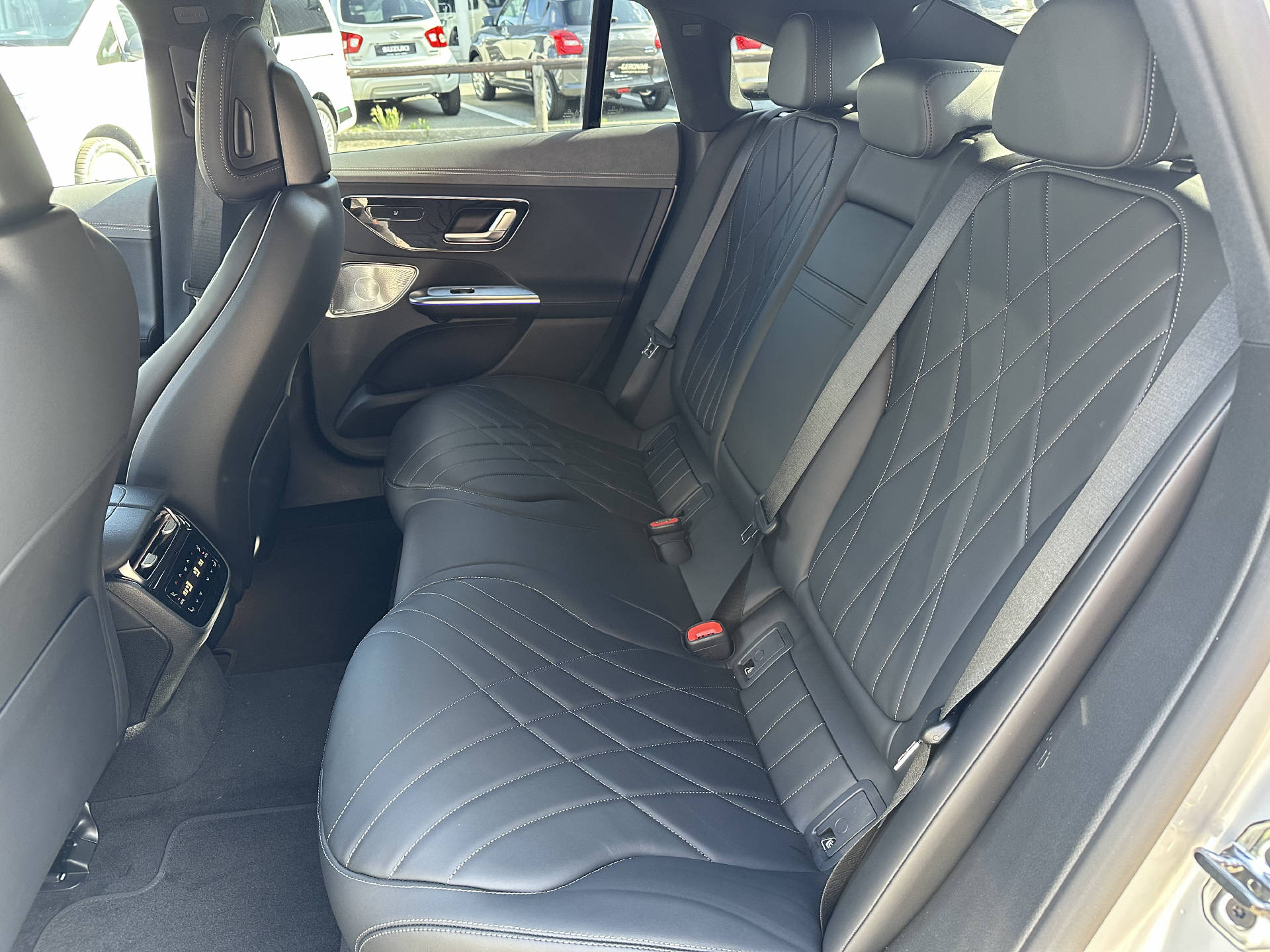 MERCEDES-BENZ EQE 500 AMG Line 4matic - 12