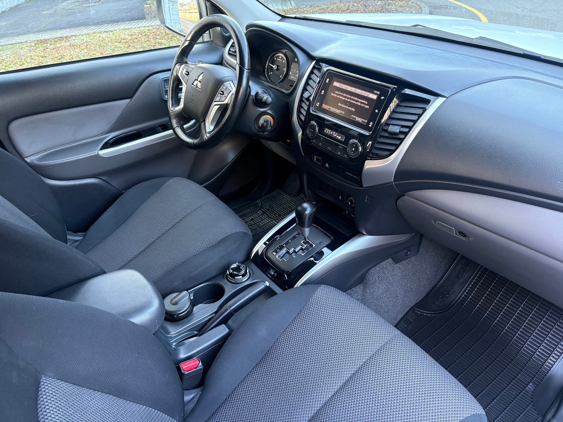 MITSUBISHI L 200 2.4 Style Double Cab A - 10