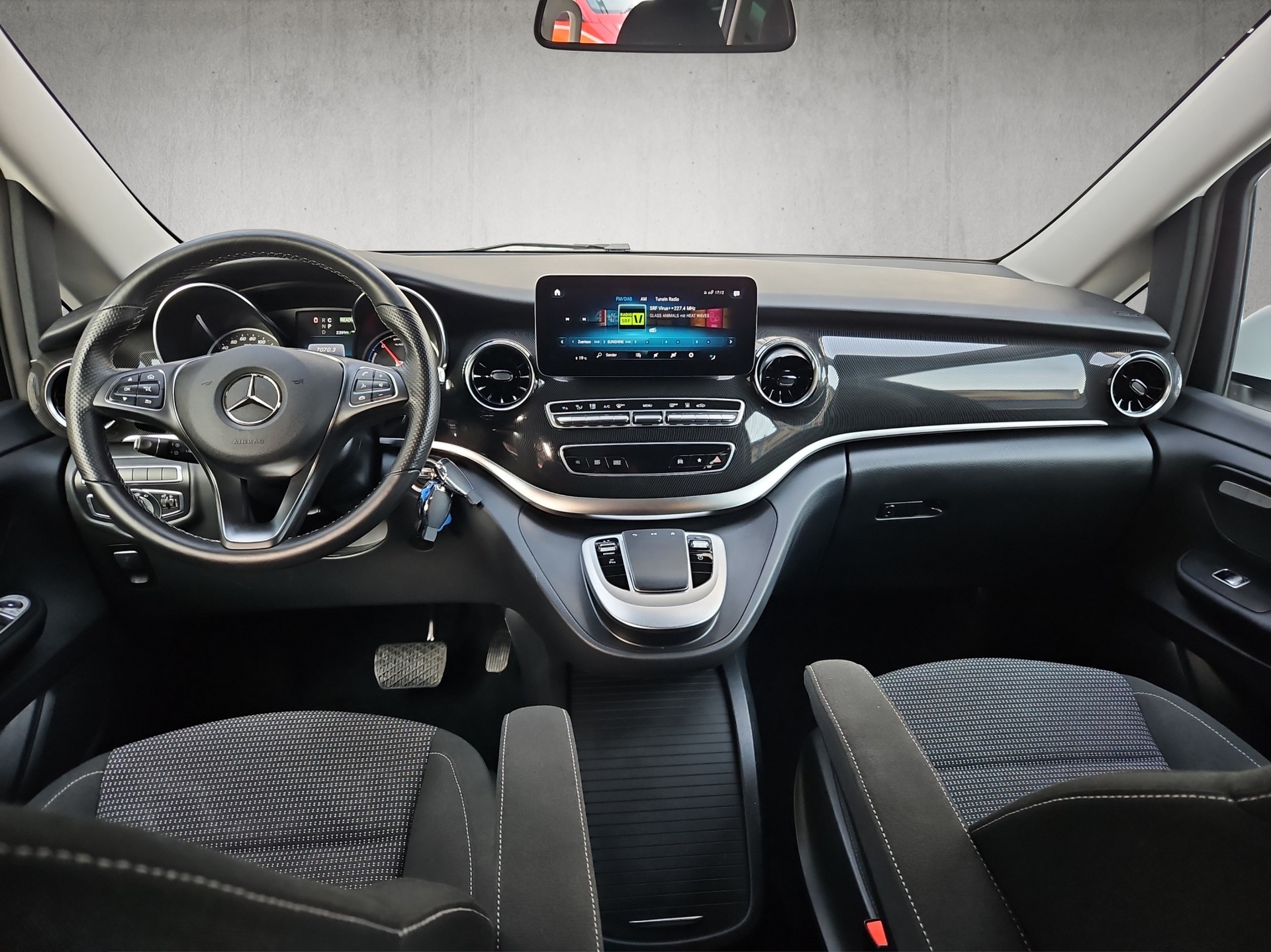 MERCEDES-BENZ EQV 300 extralang - 12