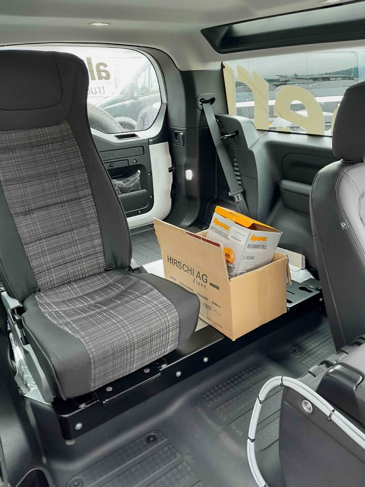 LAND ROVER Defender 90 3.0 D I6 250 S - 9