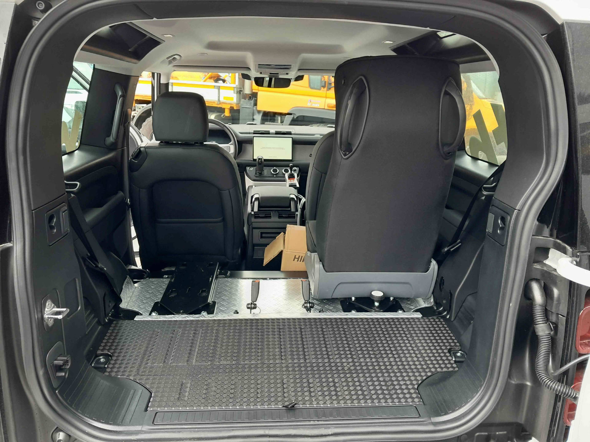 LAND ROVER Defender 90 3.0 D I6 250 S - 7