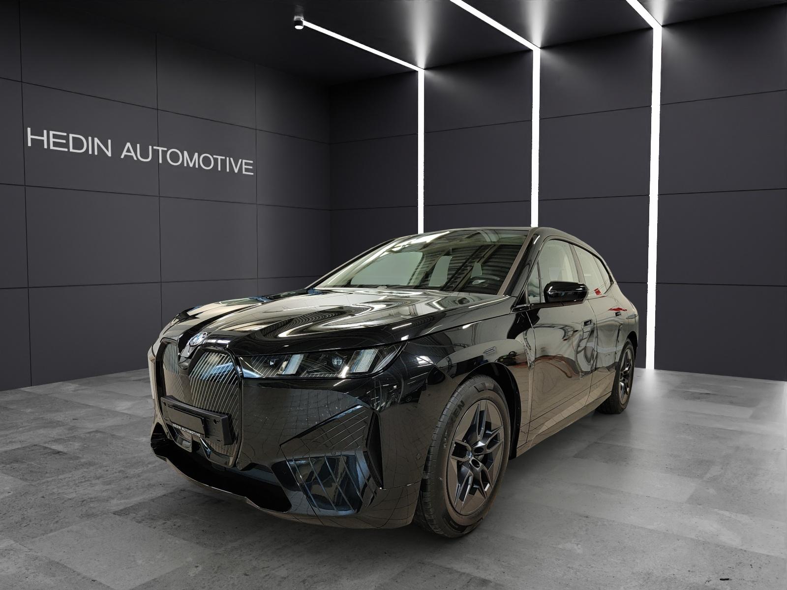 BMW iX xDrive60 SUV / Geländewagen