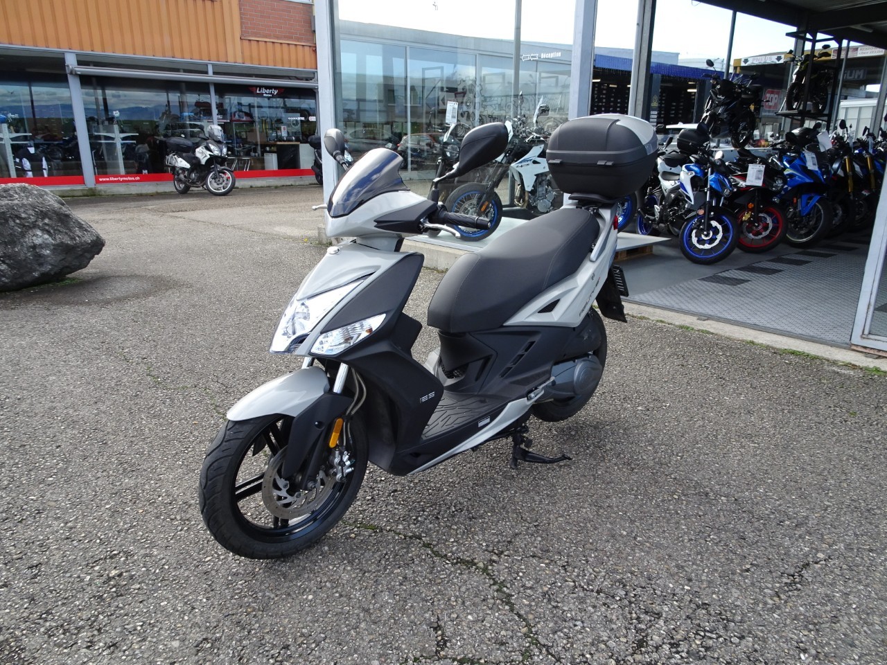 KYMCO Agility 125i R16 Topcase - 4