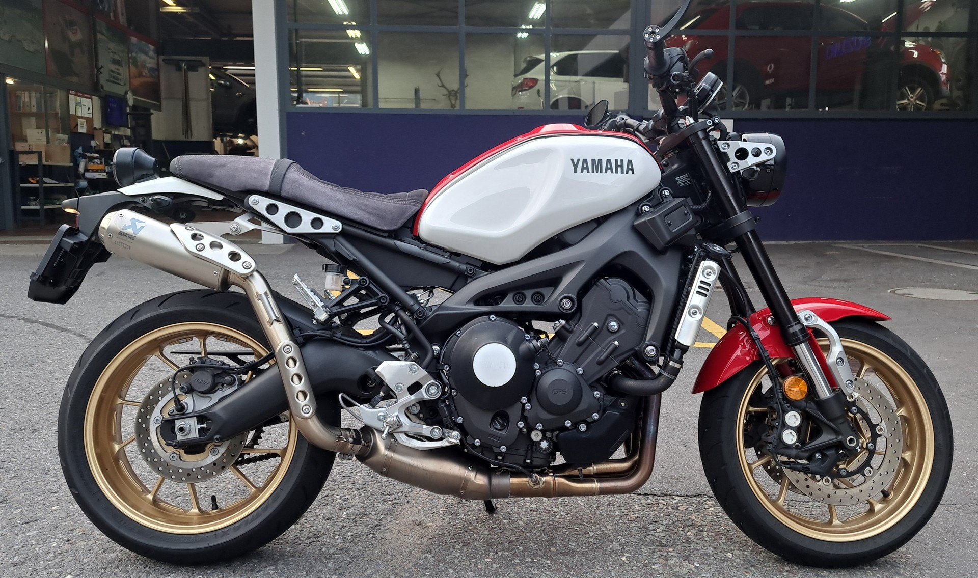 YAMAHA XSR 900 - 7
