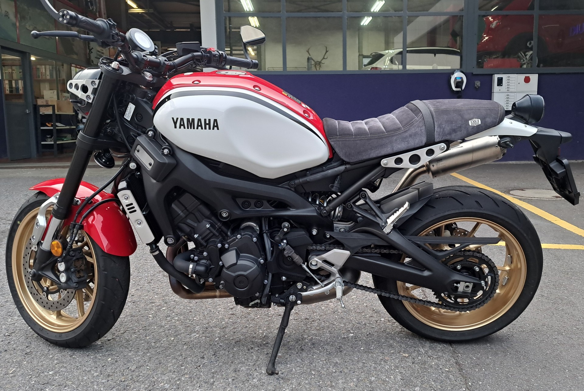YAMAHA XSR 900