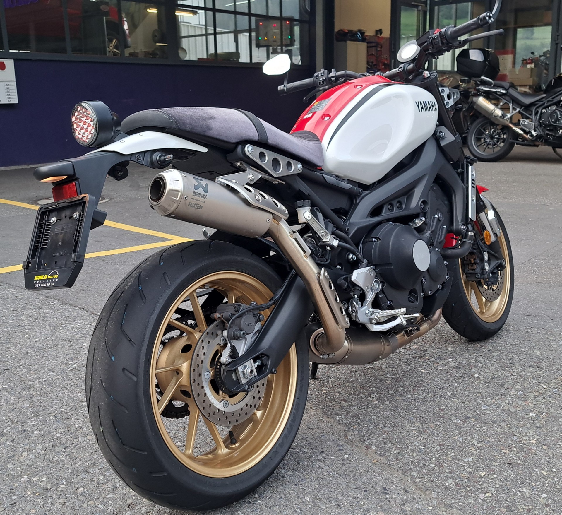 YAMAHA XSR 900 - 8