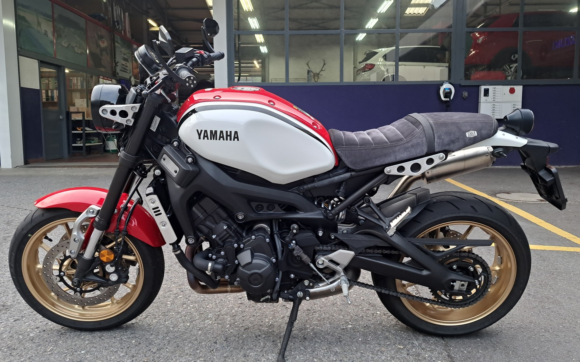 YAMAHA XSR 900 - 4