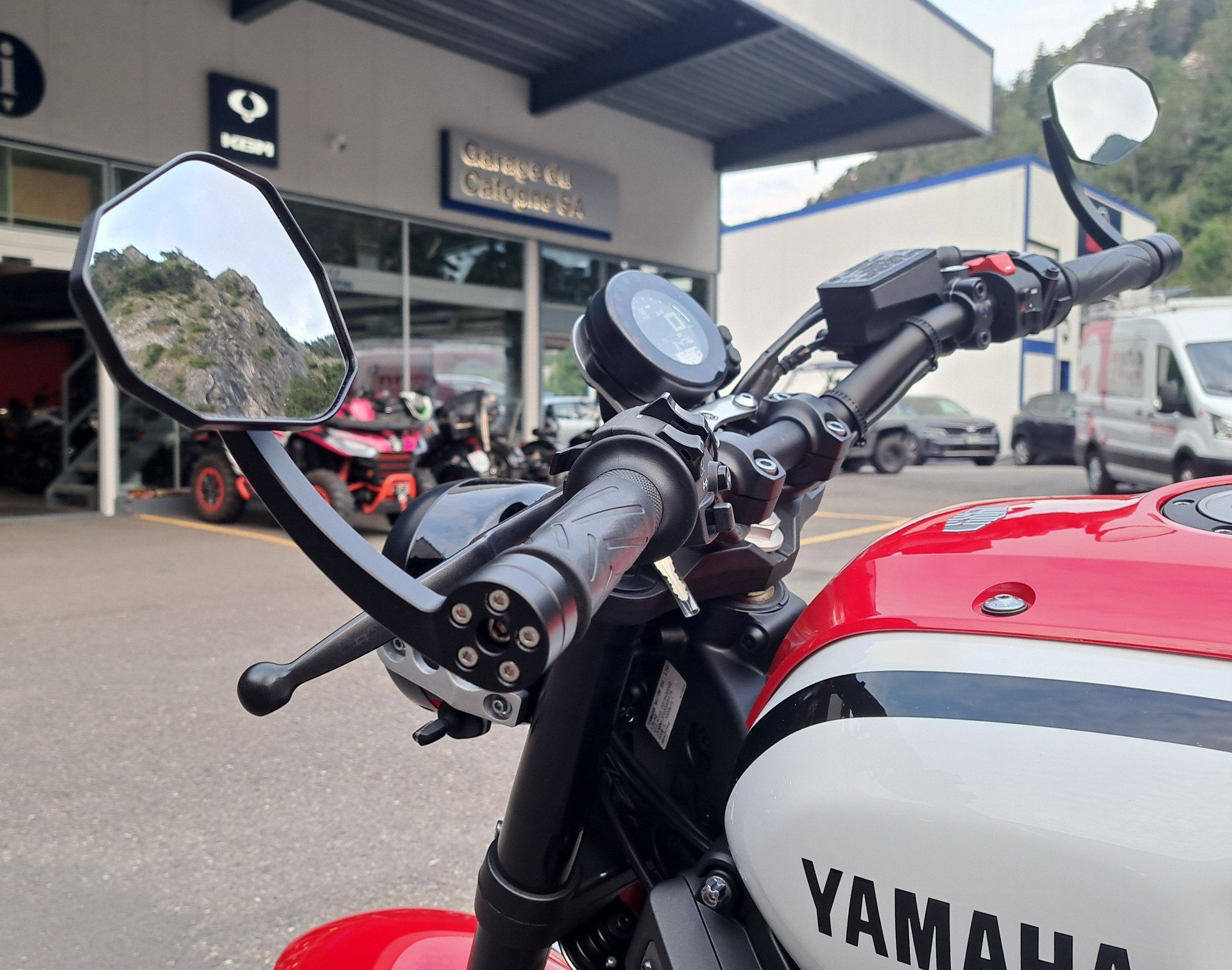 YAMAHA XSR 900 - 11