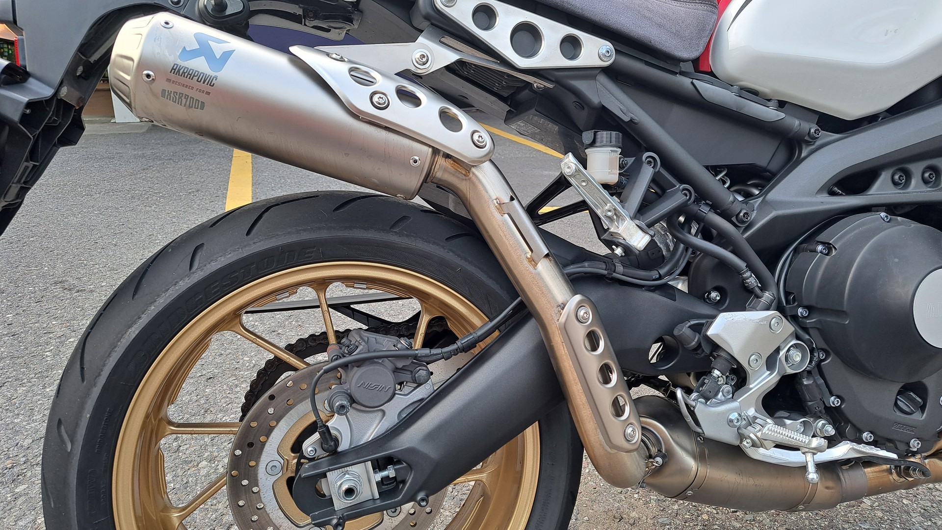 YAMAHA XSR 900 - 13