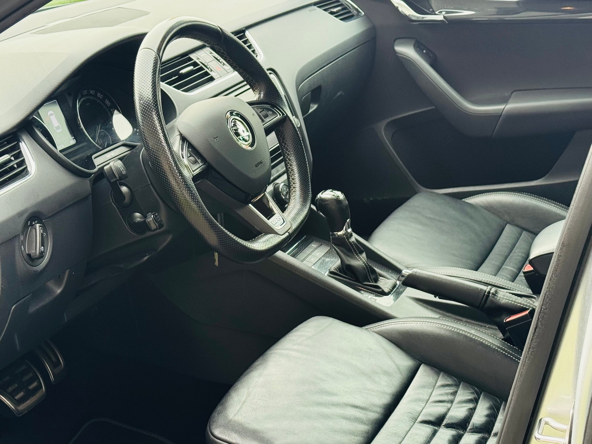 SKODA Octavia Combi 2.0 TDI RS DSG - 10