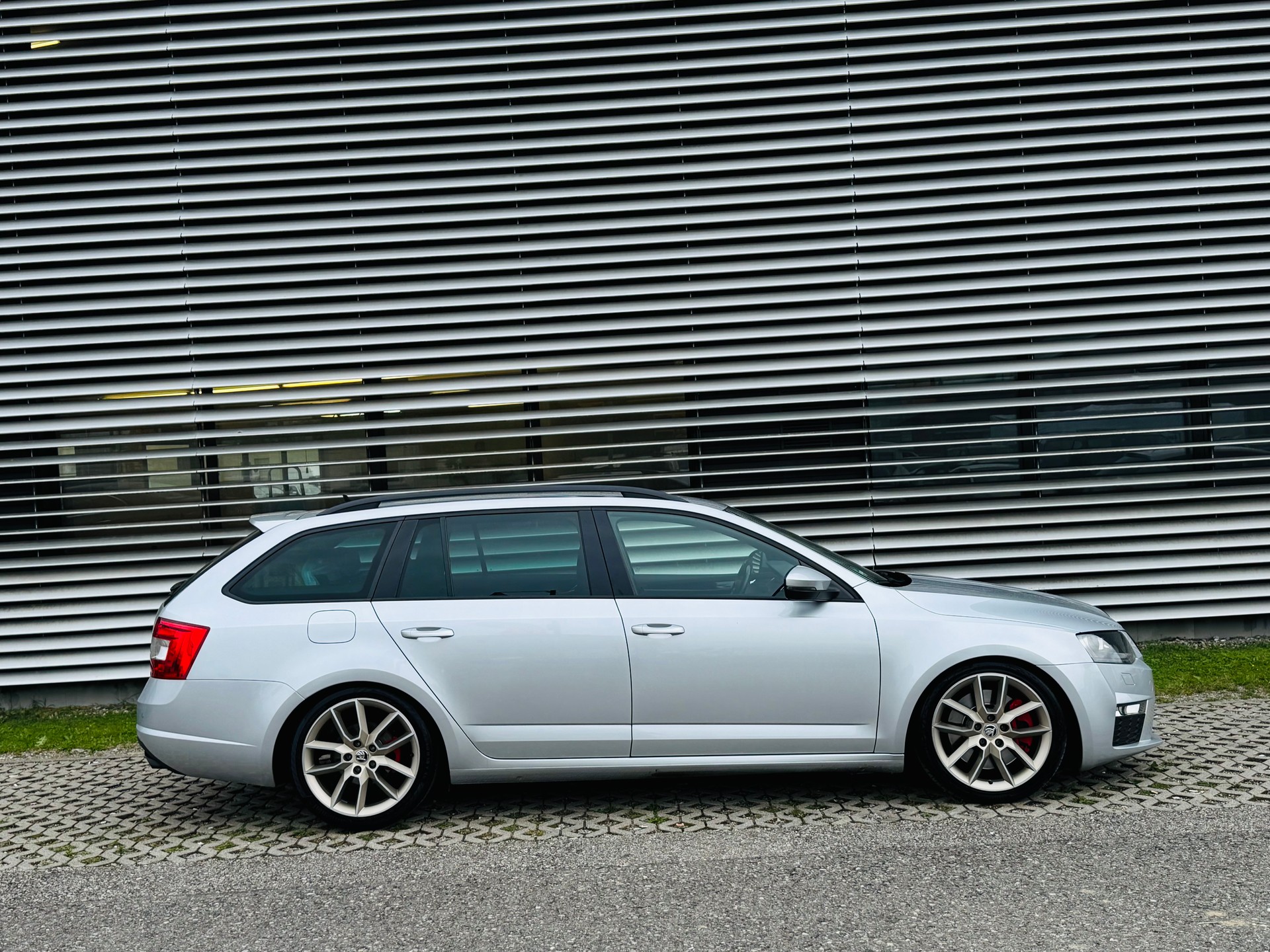 SKODA Octavia Combi 2.0 TDI RS DSG - 6