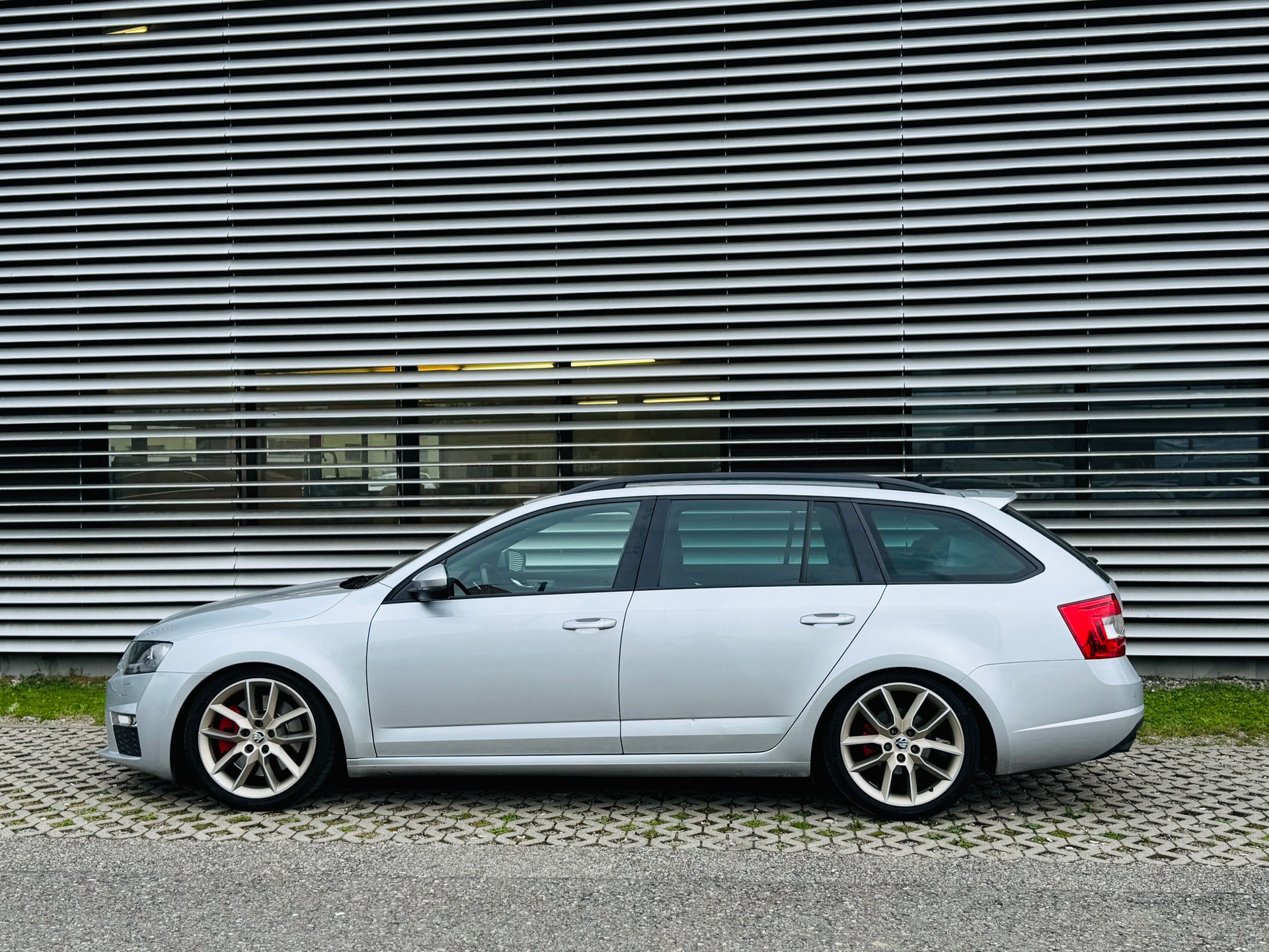 SKODA Octavia Combi 2.0 TDI RS DSG - 4