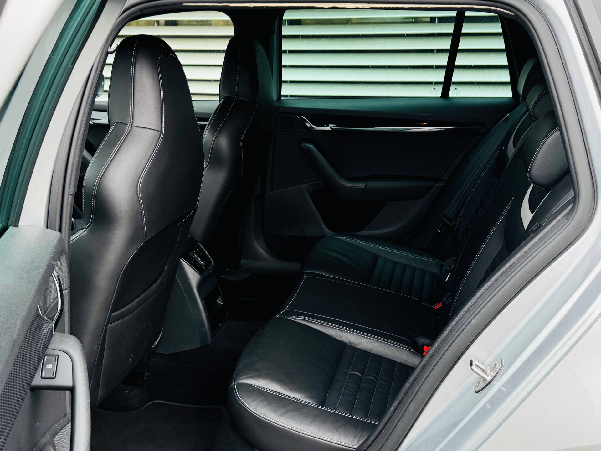 SKODA Octavia Combi 2.0 TDI RS DSG - 8