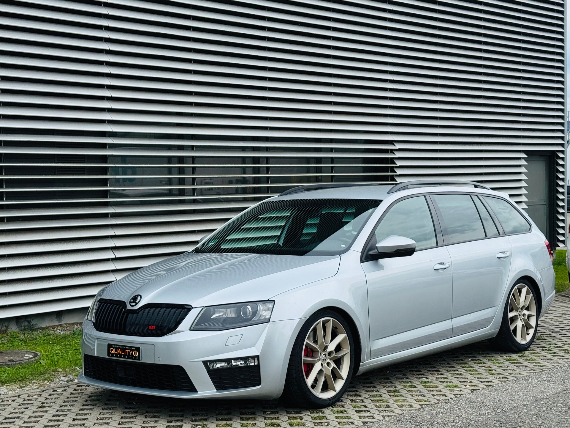 SKODA Octavia Combi 2.0 TDI RS DSG - 2