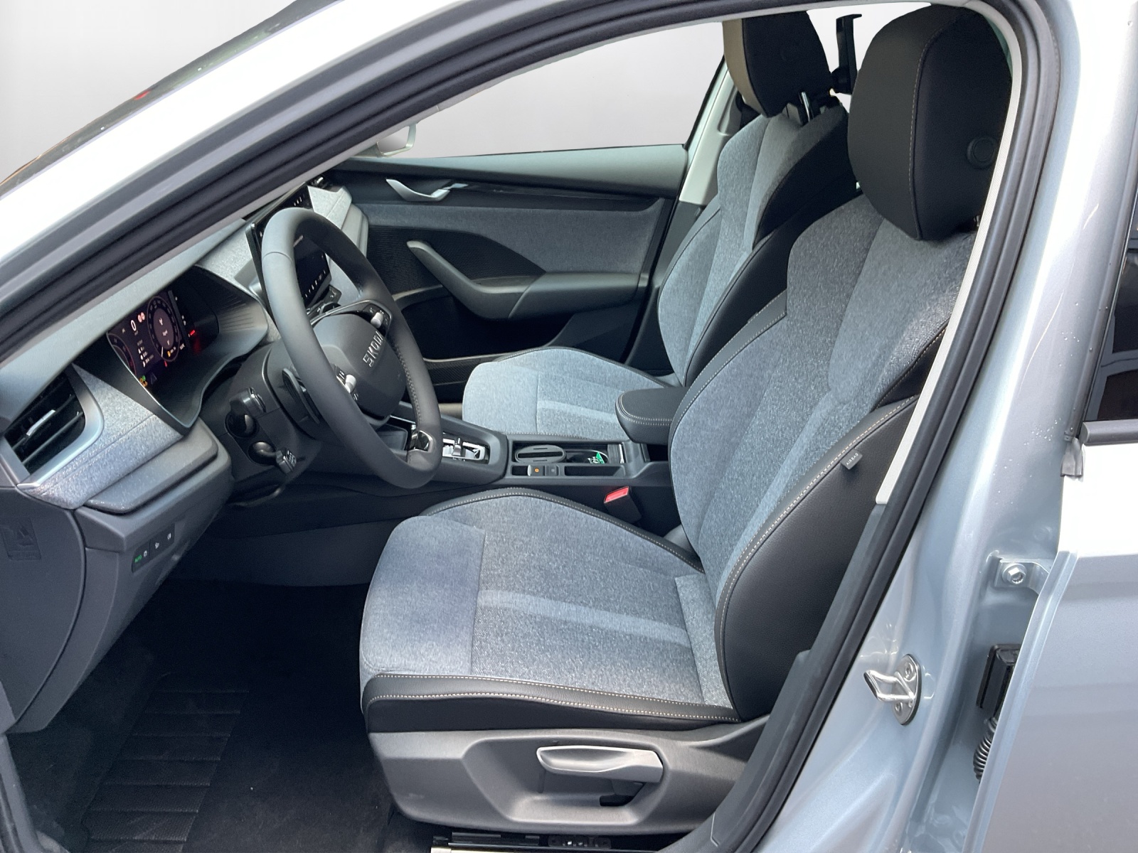 SKODA Octavia Combi 1.5 TSI mHEV DSG Selection - 11