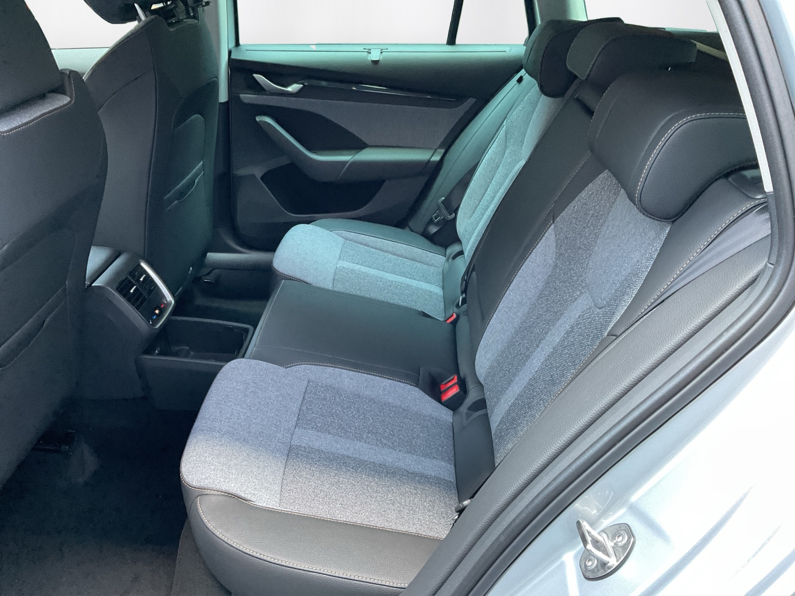 SKODA Octavia Combi 1.5 TSI mHEV DSG Selection - 12