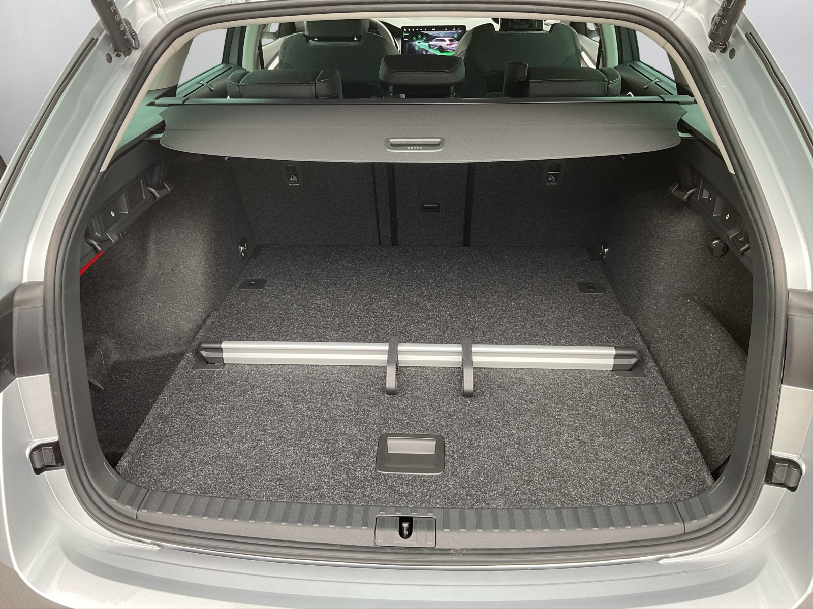 SKODA Octavia Combi 1.5 TSI mHEV DSG Selection - 13