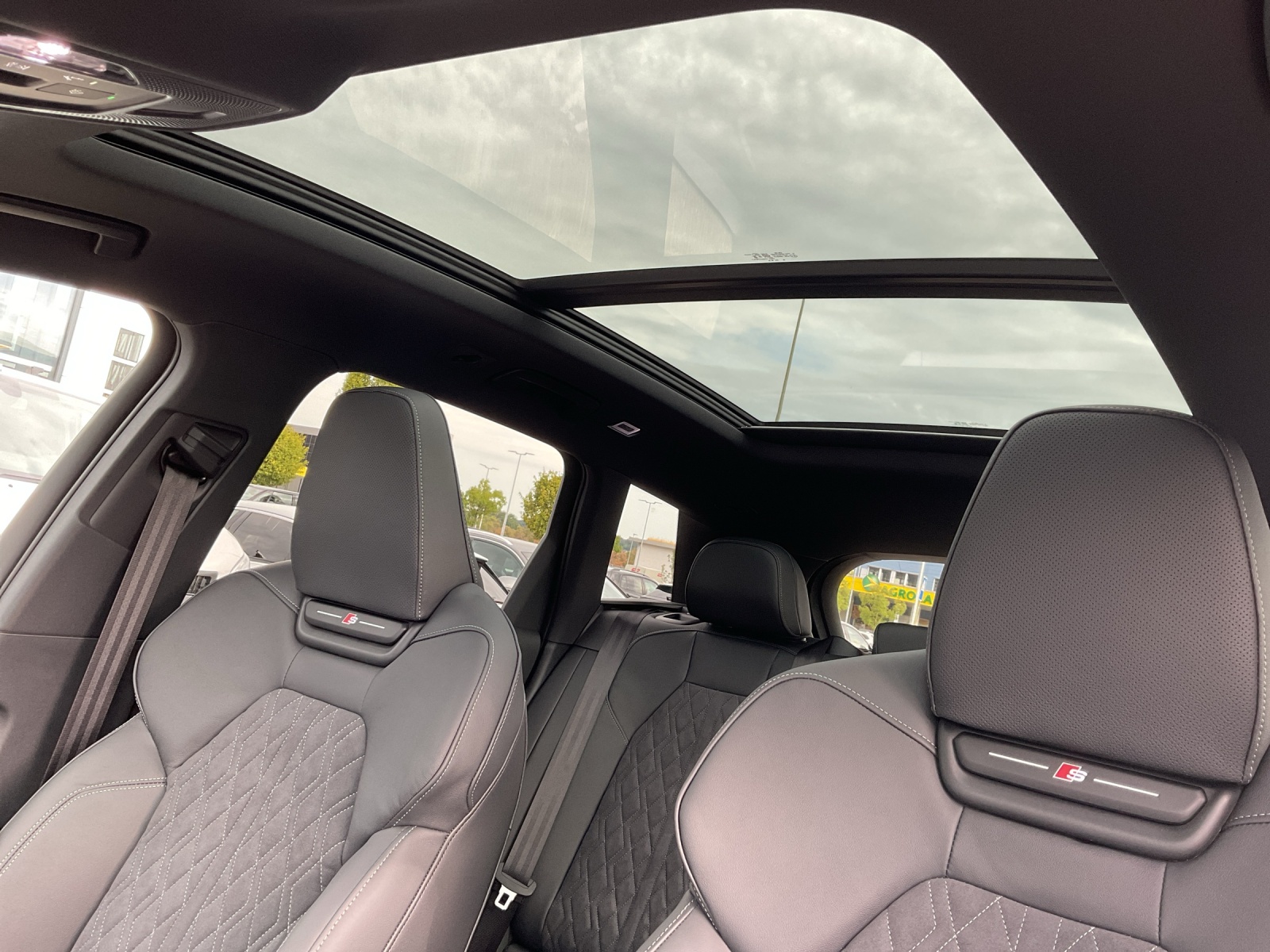 AUDI Q6 e-tron quattro - 15