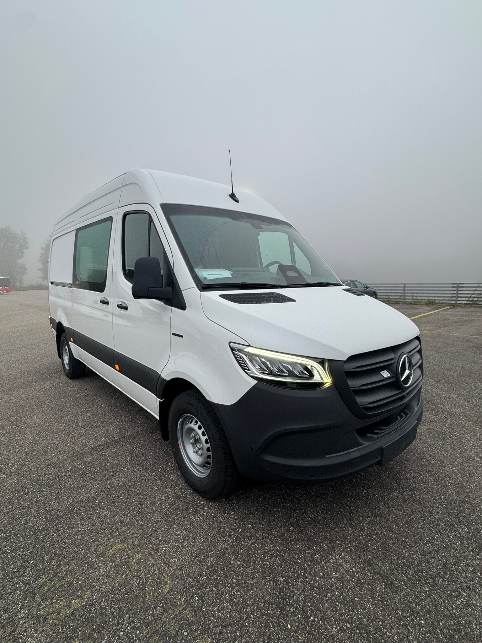 MERCEDES-BENZ eSprinter 320 81kWh Standard Normal Pro