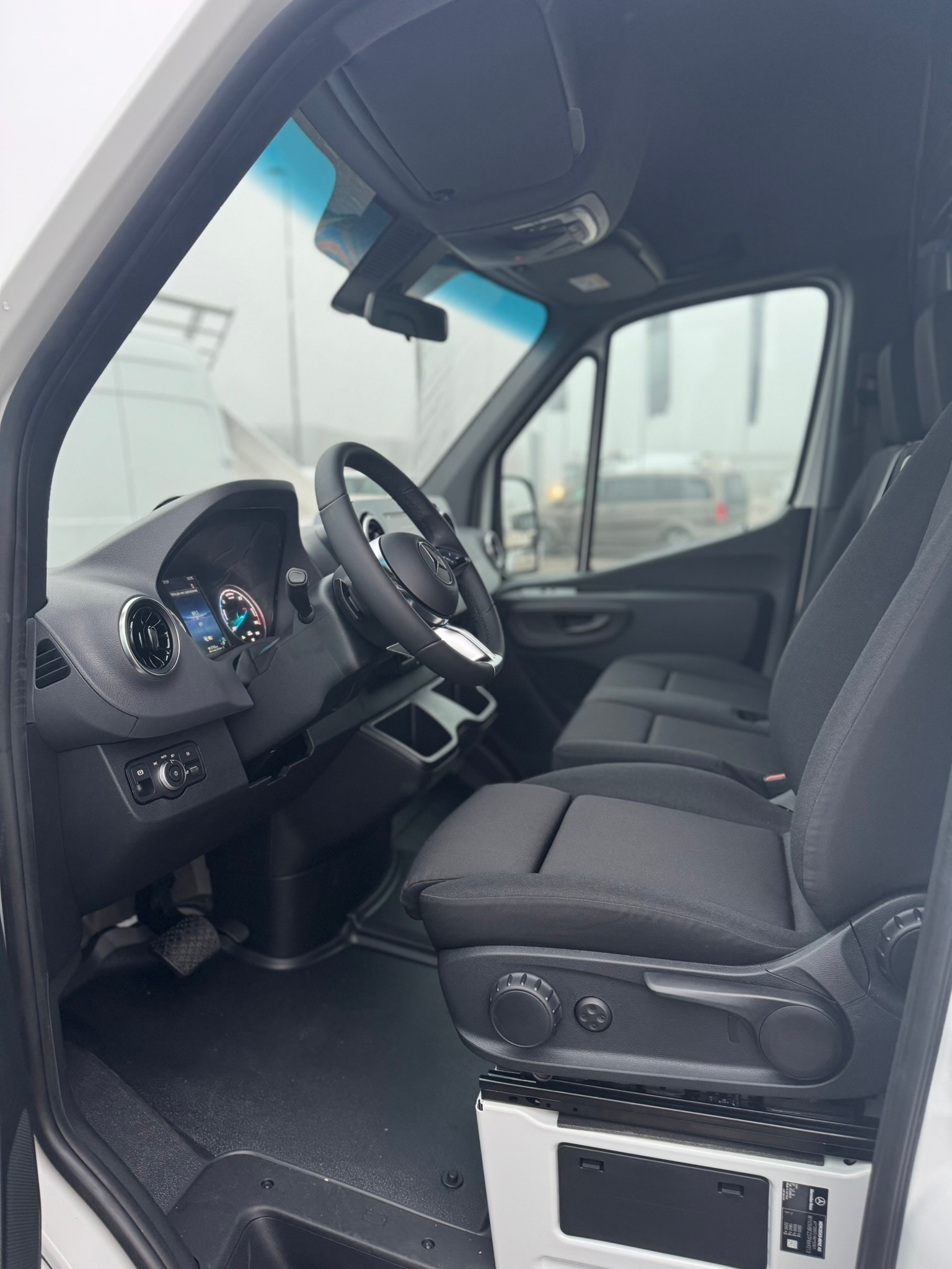 MERCEDES-BENZ eSprinter 320 81kWh Standard Normal Pro - 3